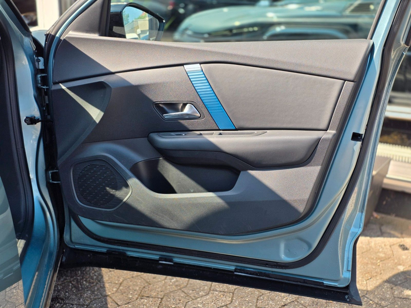 Citroen C4 Lim. ë- Shine HUD/ABSTAND/1.HAND — photo 18