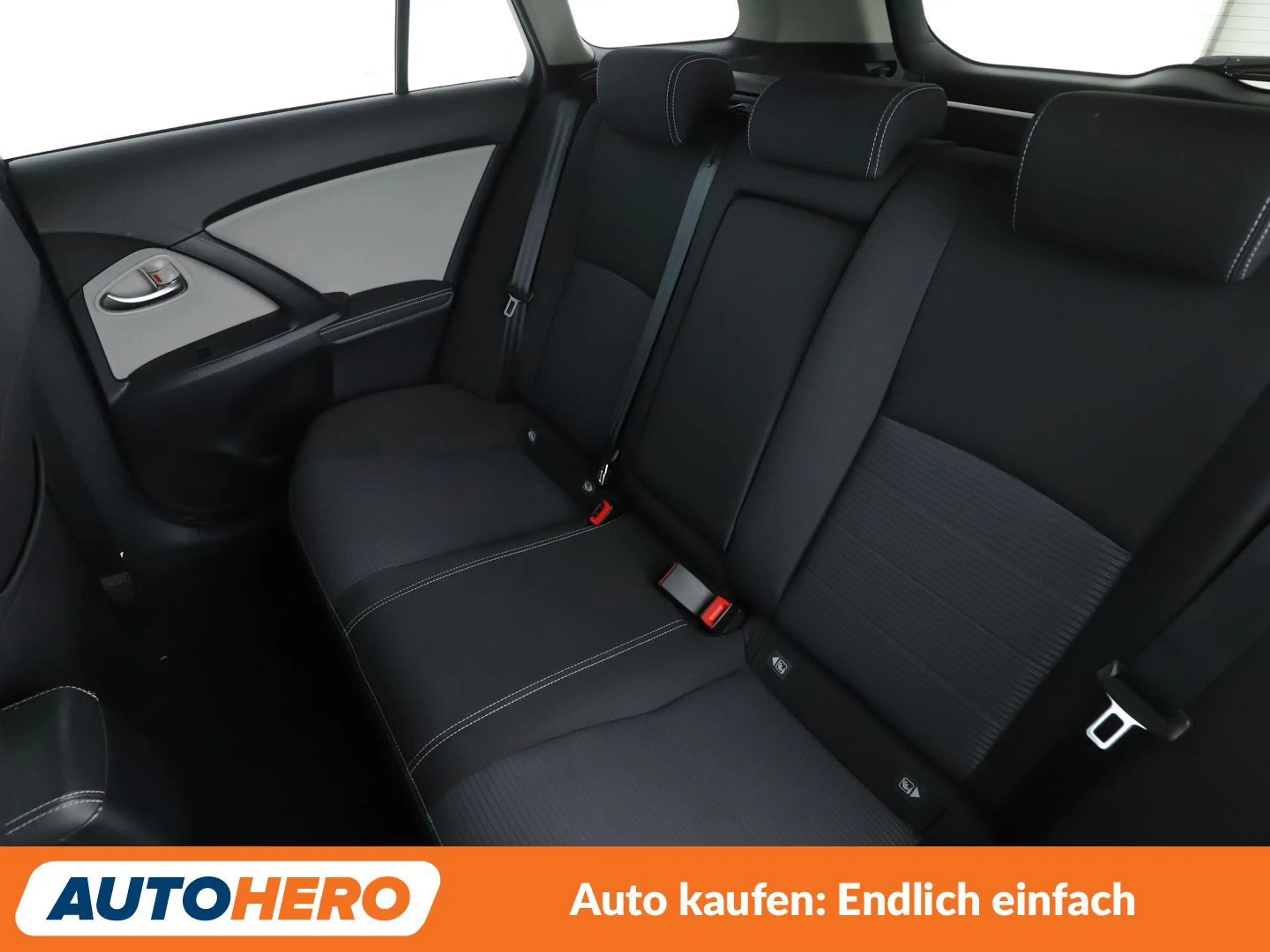 Toyota Avensis 1.8 Team D *NAVI*TEMPO*CAM*SHZ*ALU*KLIMA* — photo 14