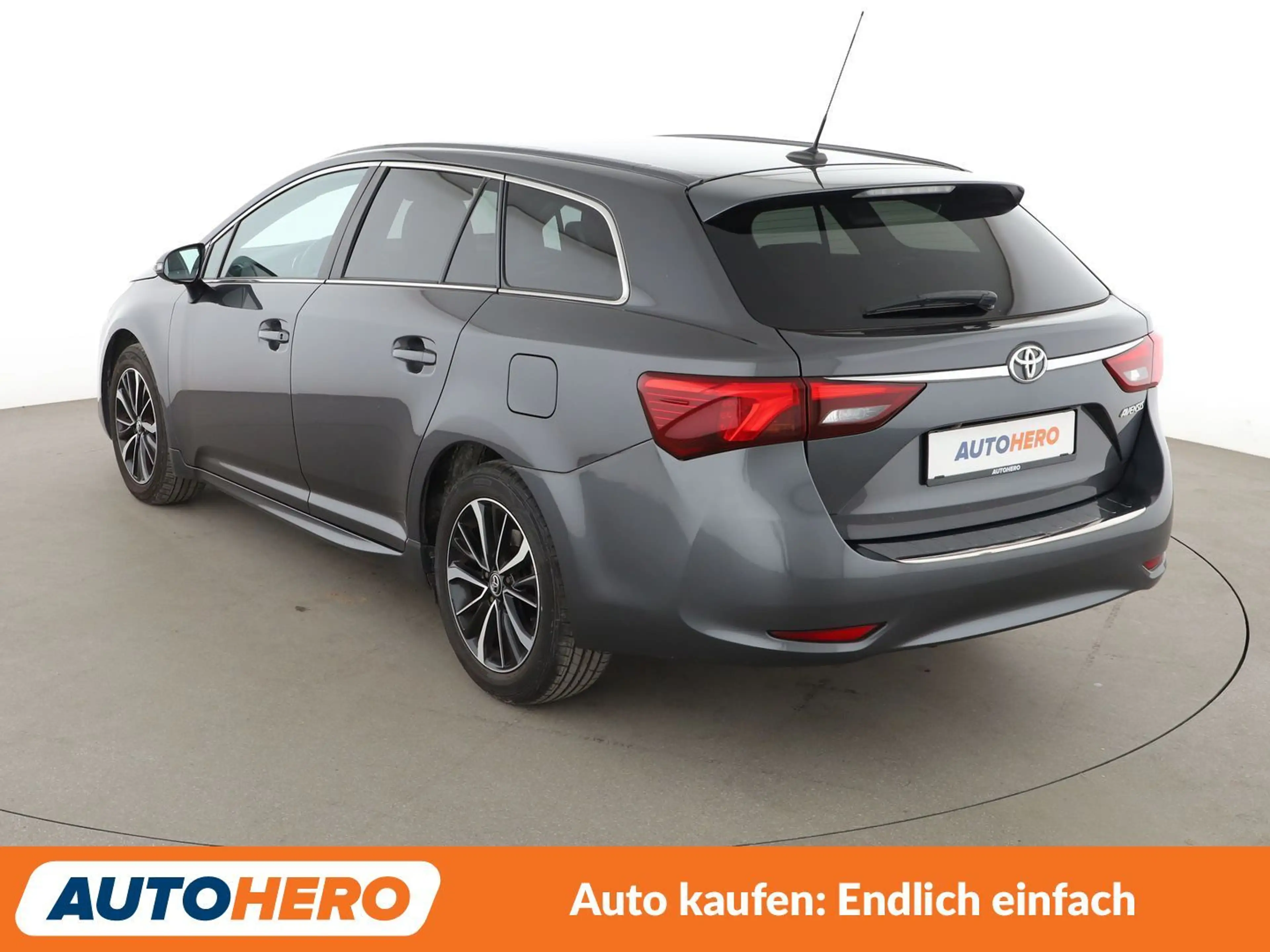 Toyota Avensis 1.8 Team D *NAVI*TEMPO*CAM*SHZ*ALU*KLIMA* — photo 4