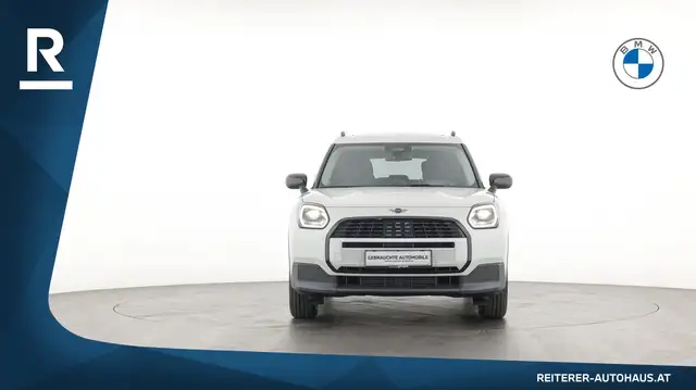 Mini Countryman view 2