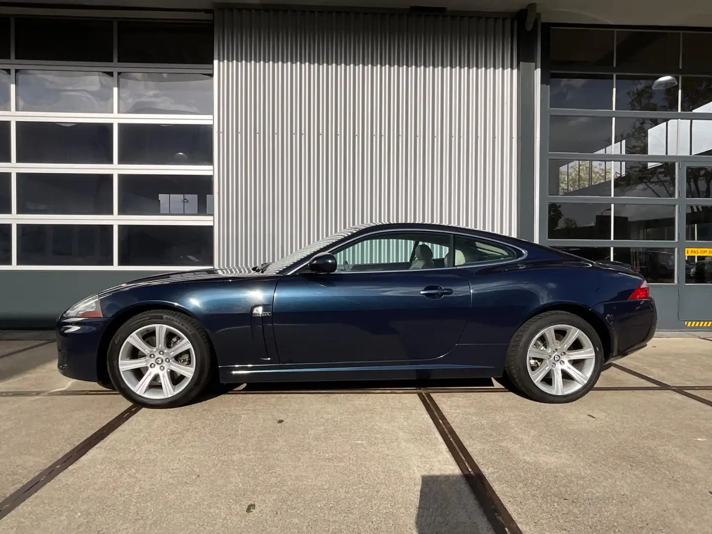 Jaguar XK 4.2 V8 Coupé Bleu - 2