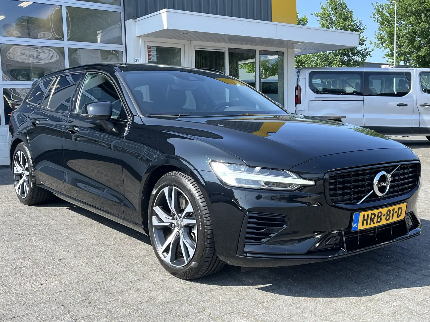 Volvo V60 2.0 T6 Plug-in hybrid AWD R-Design Panoramadak Tre Zwart - 1