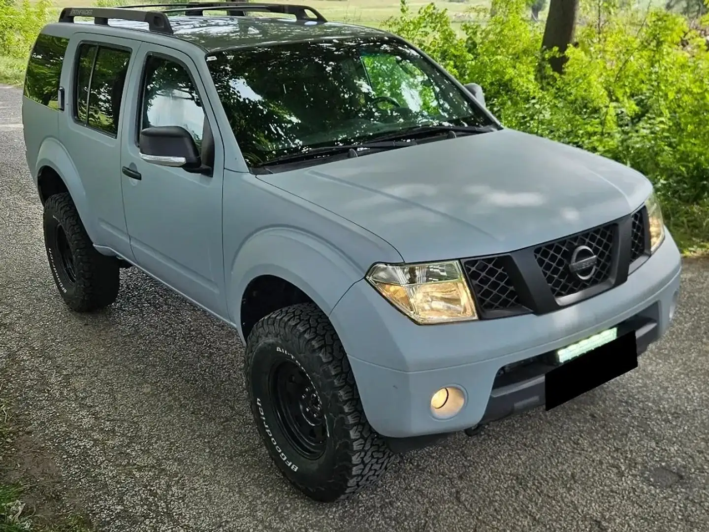 Nissan Pathfinder Pathfinder 2.5 dCi Aut.SE Gris - 1