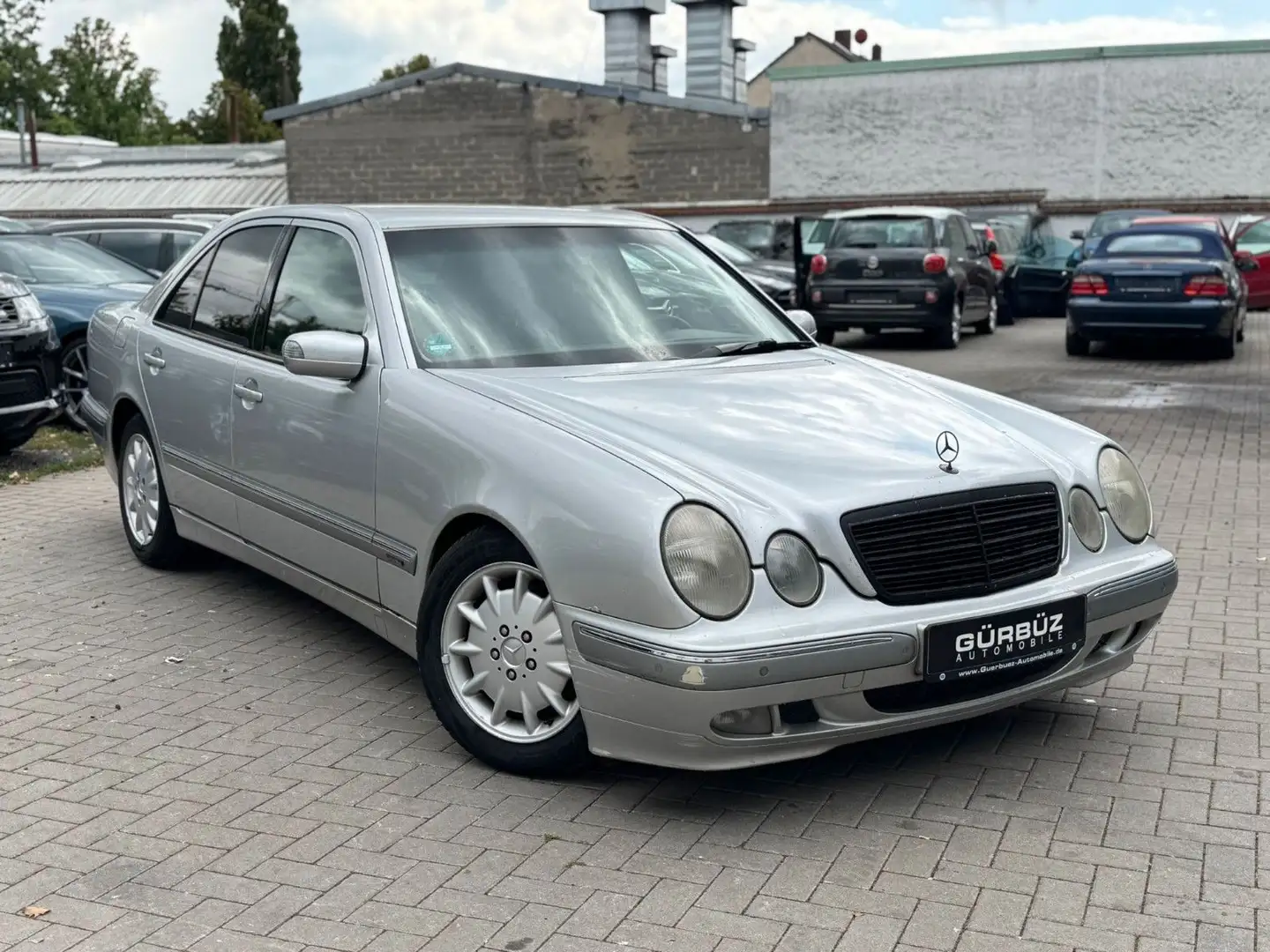 Mercedes-Benz E 270 CDI ELEGANCE Automatik*Klima Plateado - 1