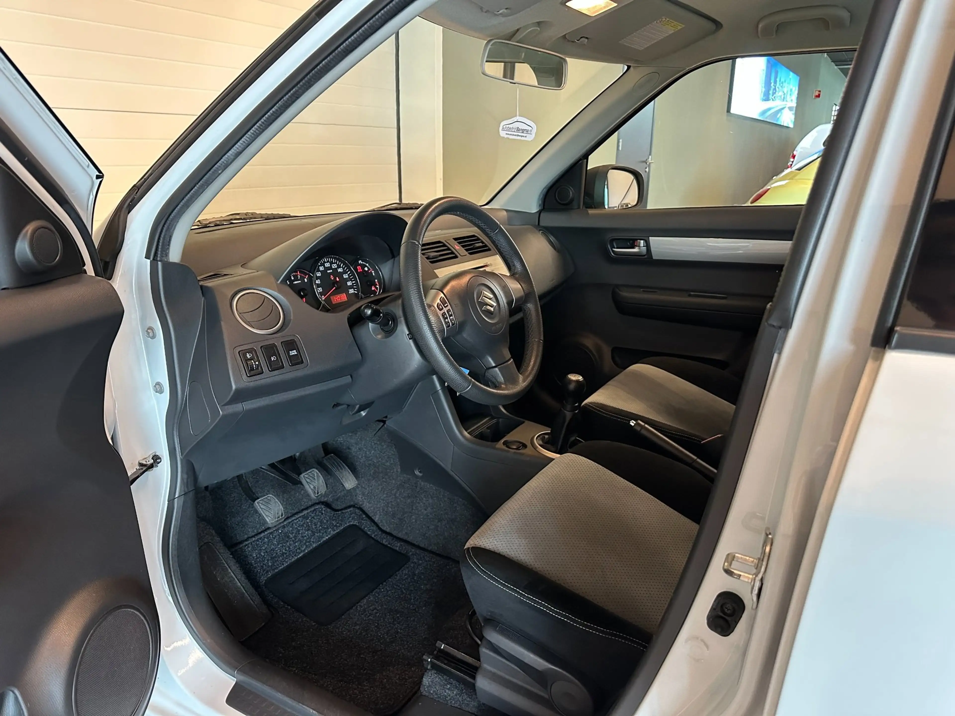 Suzuki Swift 1.3i 16v 5-DEURS LIMITED 25-uitv|AIRCO|STOELVERWAR — photo 18