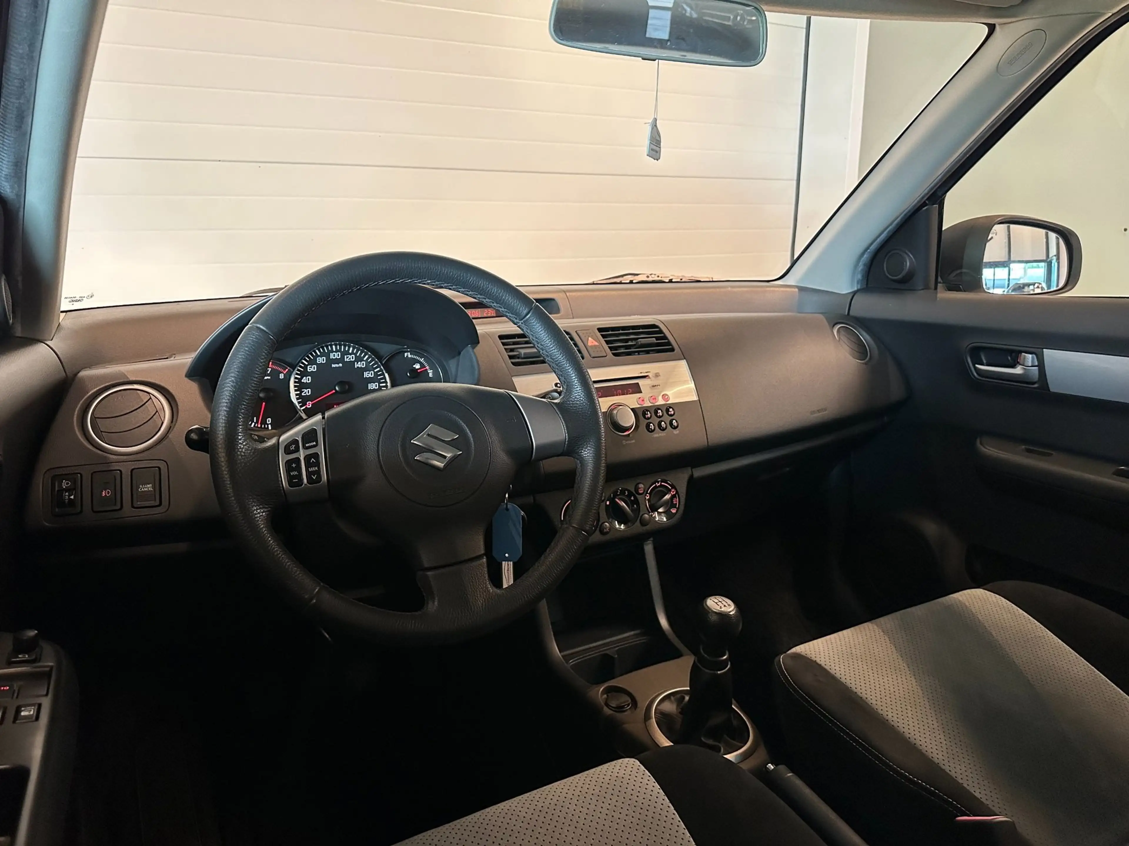 Suzuki Swift 1.3i 16v 5-DEURS LIMITED 25-uitv|AIRCO|STOELVERWAR — photo 20