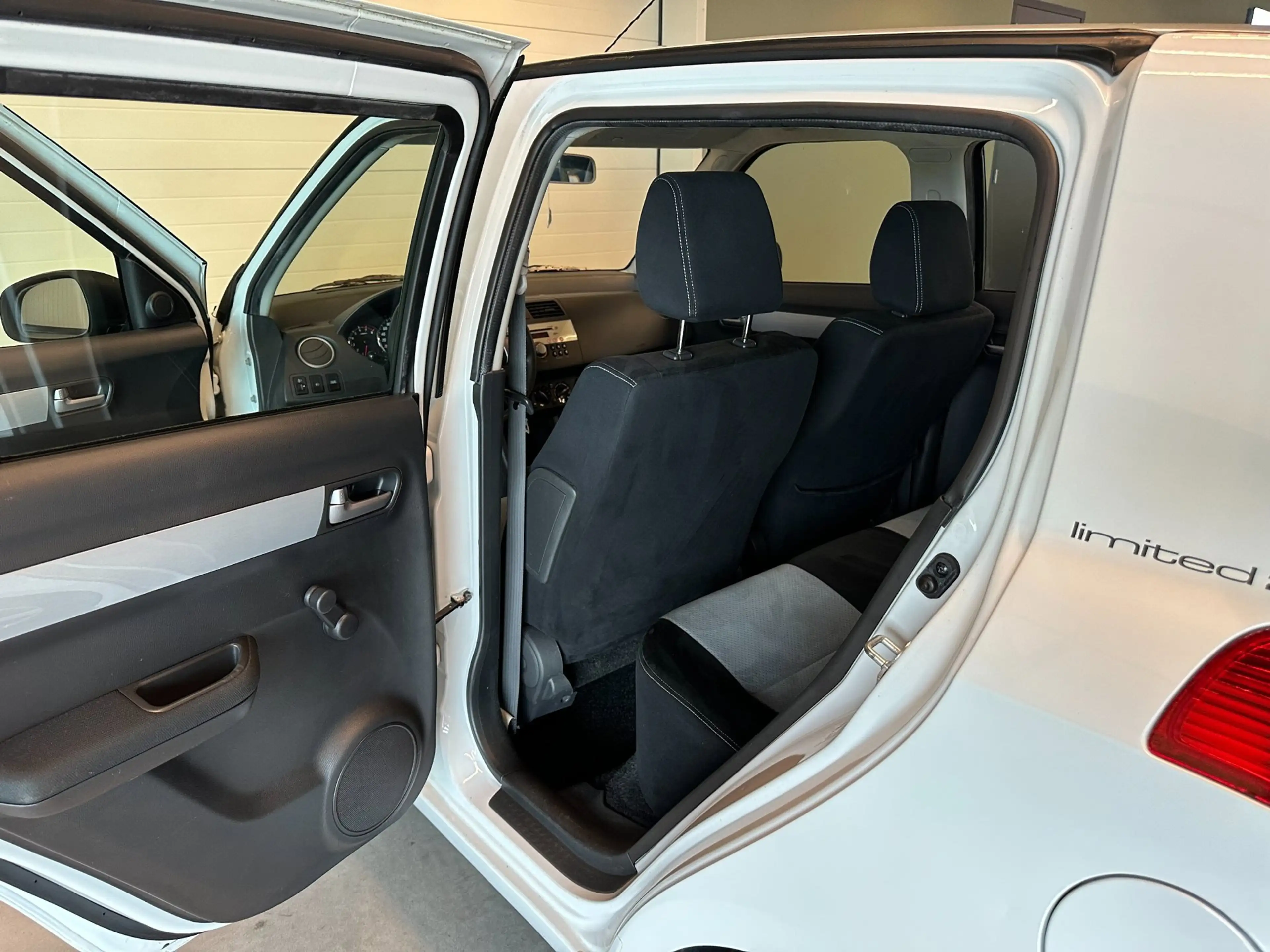 Suzuki Swift 1.3i 16v 5-DEURS LIMITED 25-uitv|AIRCO|STOELVERWAR — photo 16
