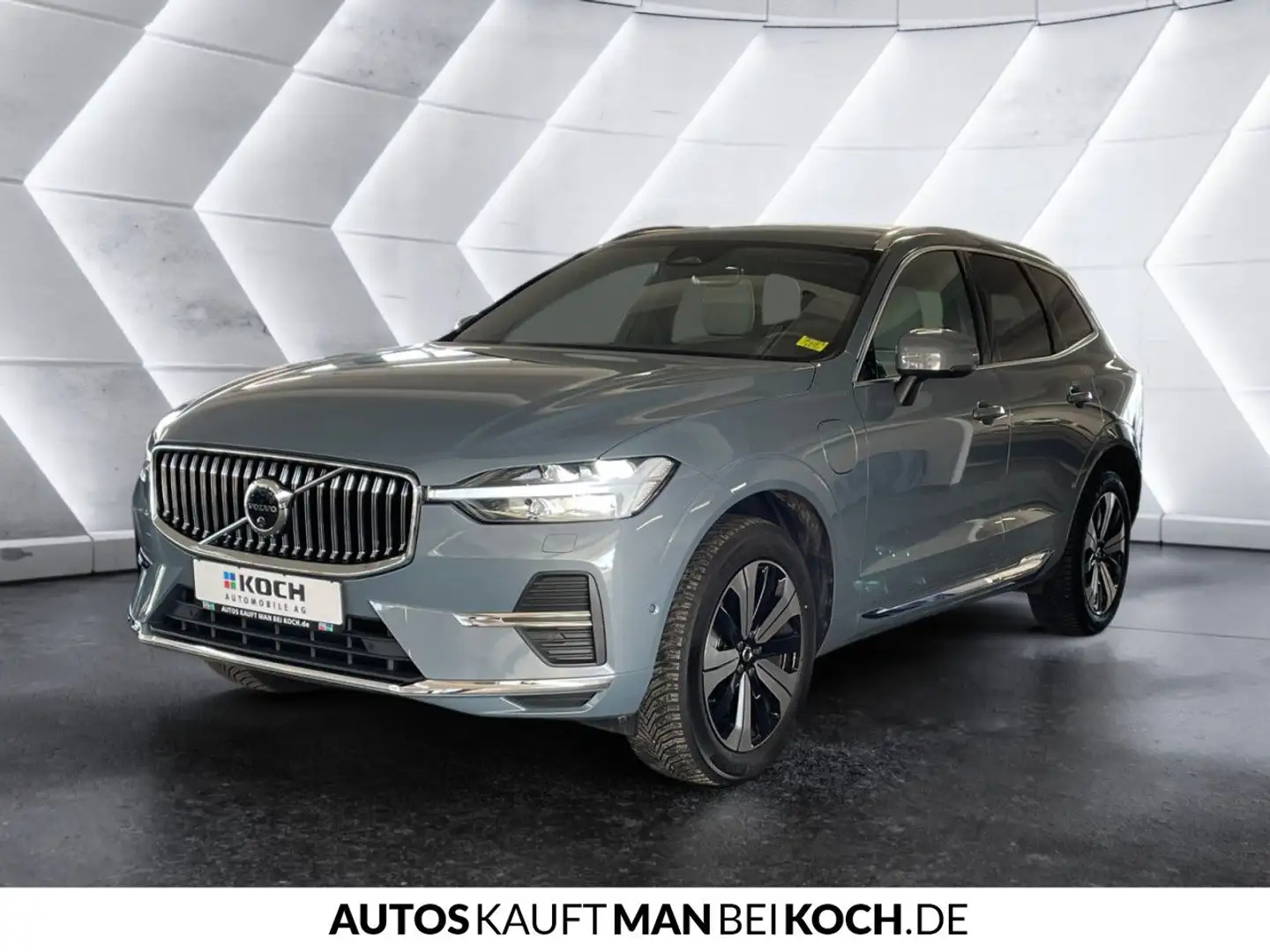 Volvo XC60 T6 AWD Plug-in Hybrid Plus Bright Grau - 2