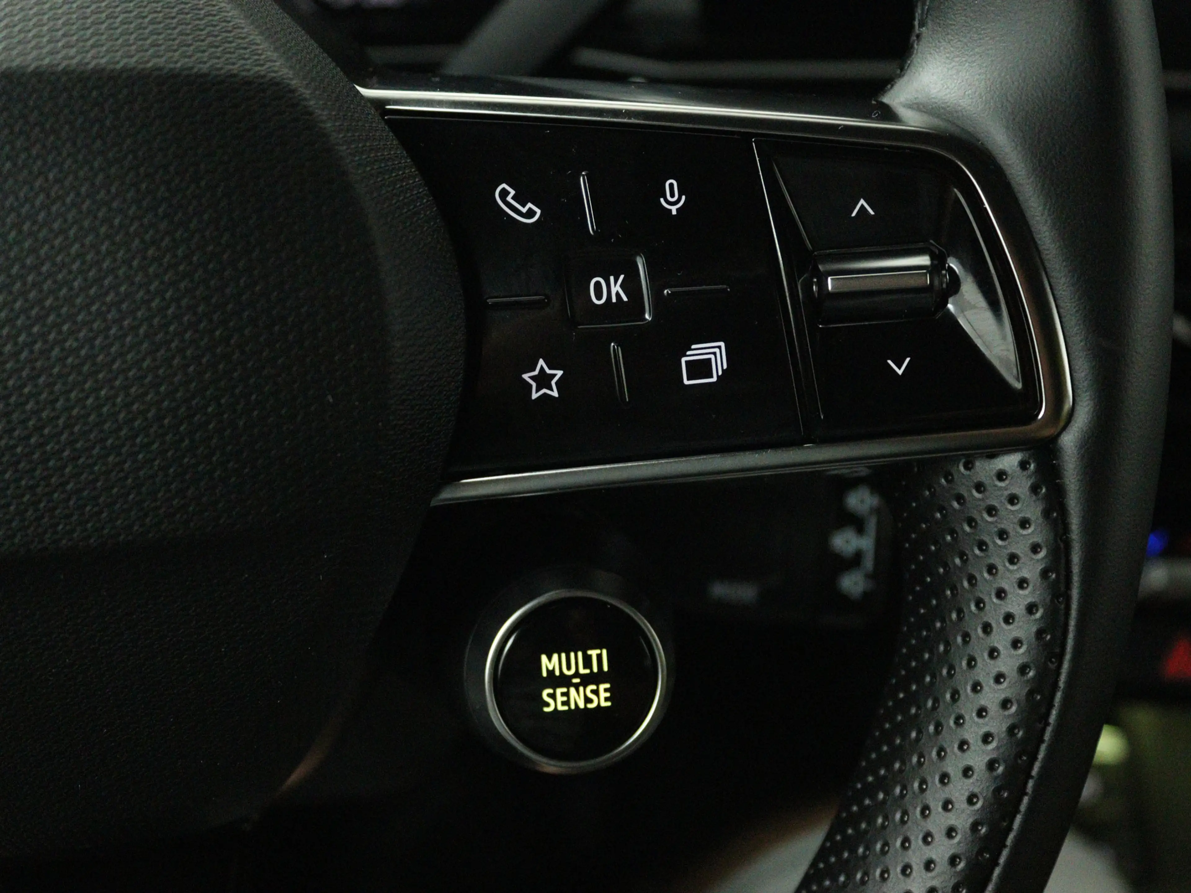 Renault R 5 comfort range iconic cinq 52 kWh | Google | Stoel — photo 8