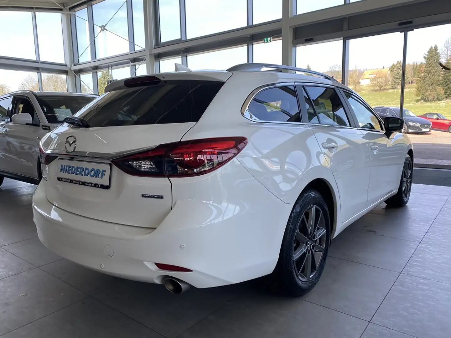 Mazda 6 Kombi 2.0 Center AUTOMATIK SHZ, 360°, PDC, 17", Na Weiß - 2