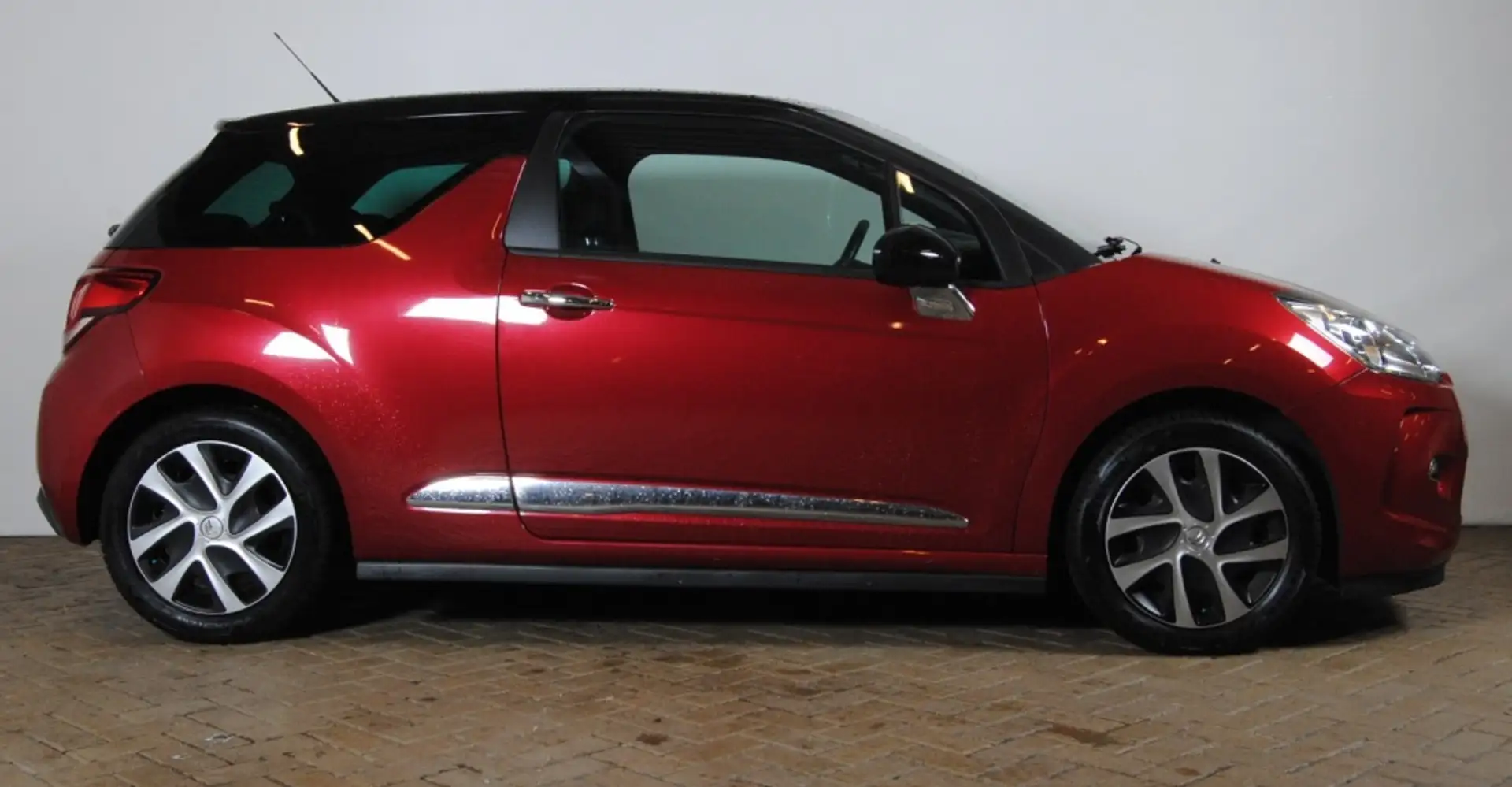 Citroen DS3 | APK 04-2026 1.2 VTi Chic Rouge - 2