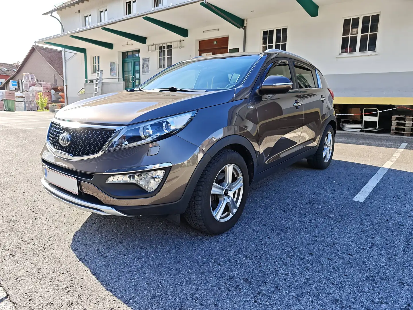 Kia Sportage 2.0 CRDi 4WD Automatik | Xenon | AHK | Android Rad Braun - 1