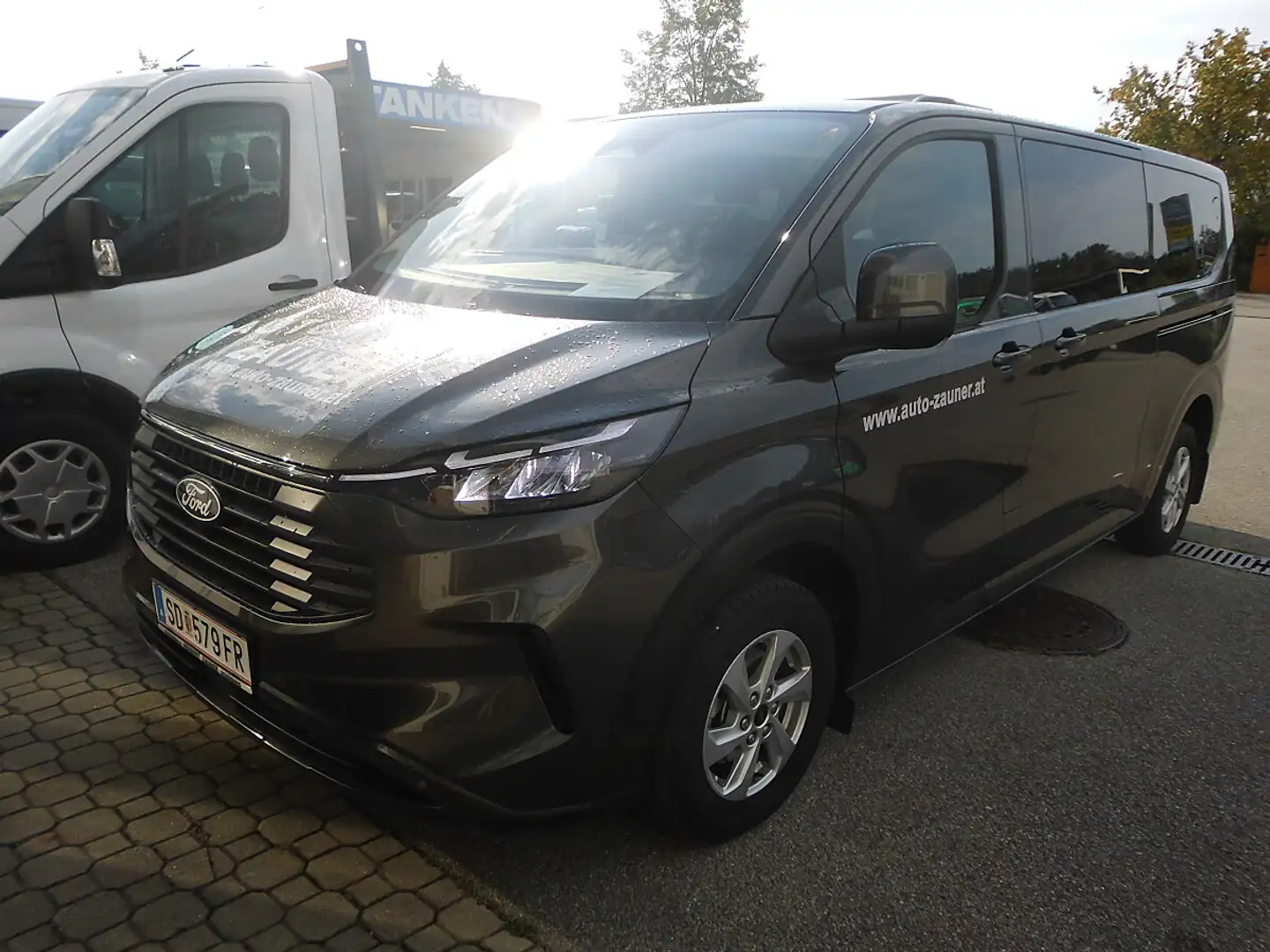 Ford Transit Custom Kombi 2,0 EcoBlue L2H1 320 FWD Limited Grau - 1