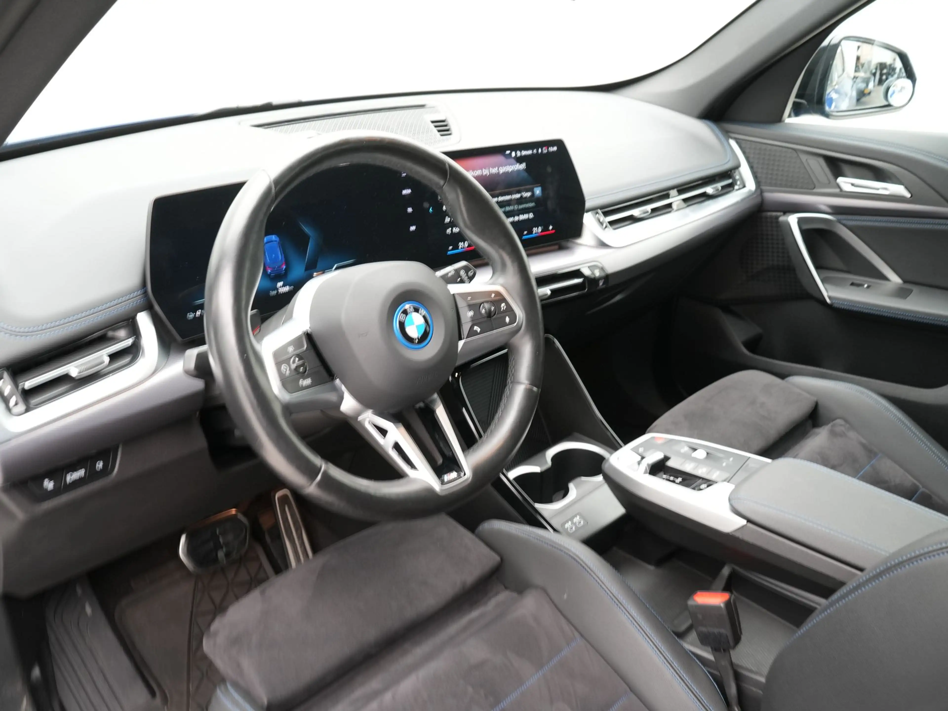 BMW iX1 xDrive30 Launch Edition 67 kWh Accu conditie 100% — photo 2