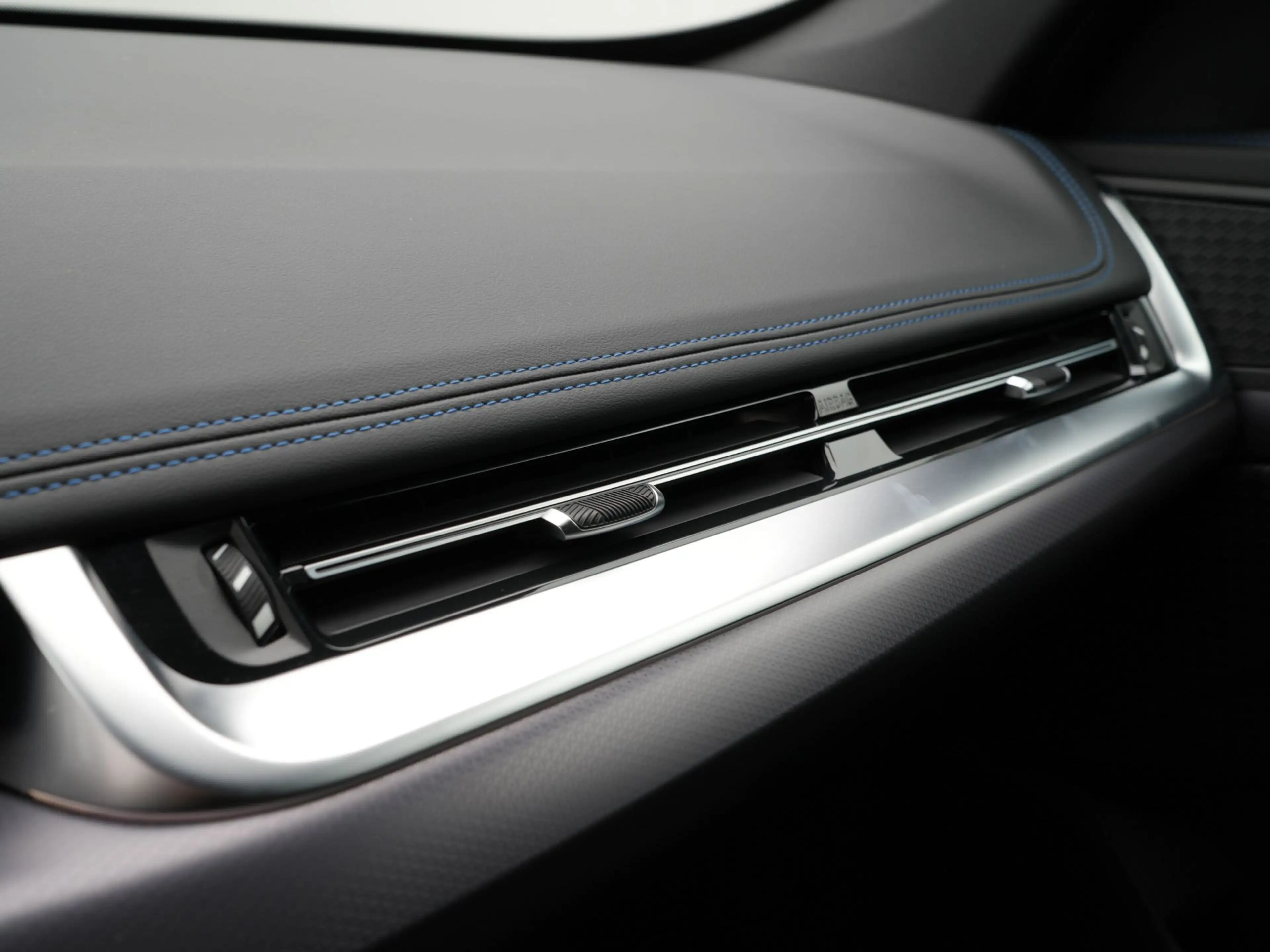BMW iX1 xDrive30 Launch Edition 67 kWh Accu conditie 100% — photo 13