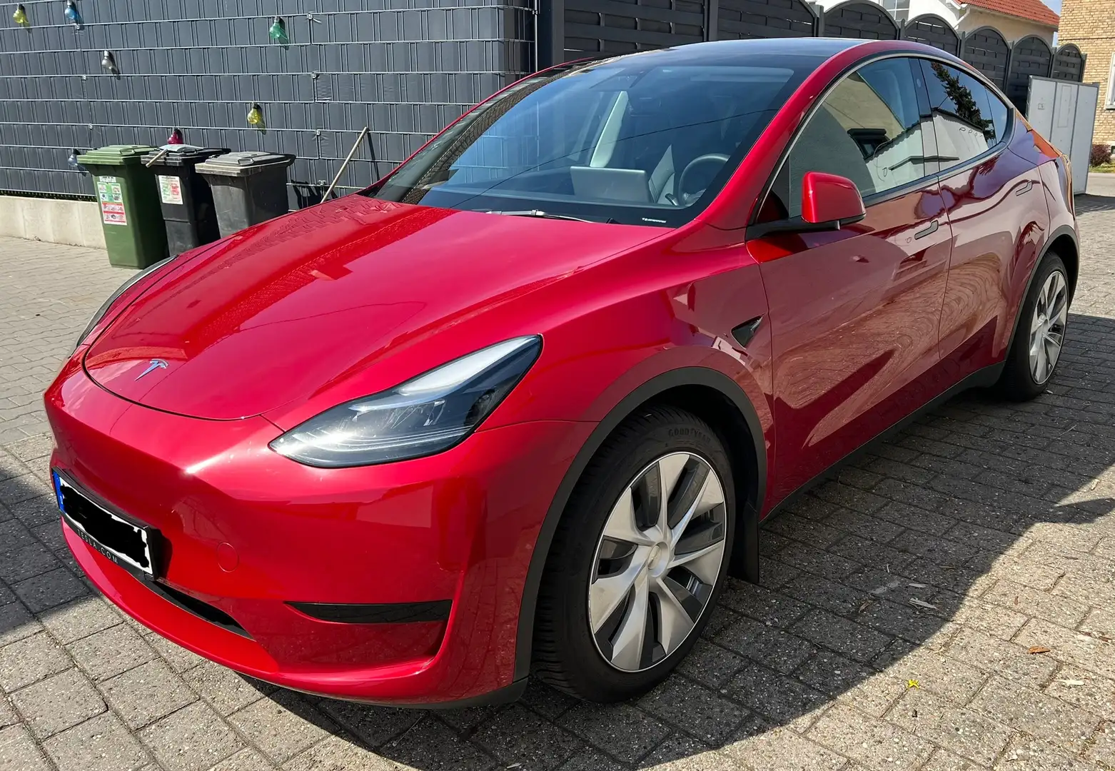 Tesla Model Y Червоний - 2