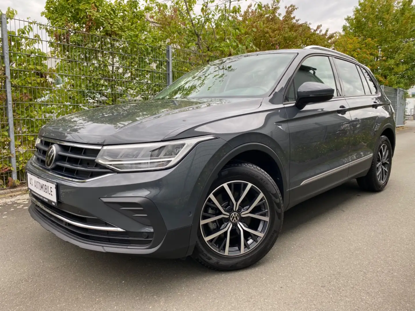 Volkswagen Tiguan 2,0 TDI °°DSG°°LED°°NAVI°°KAMERA°°ACC°° Grau - 2