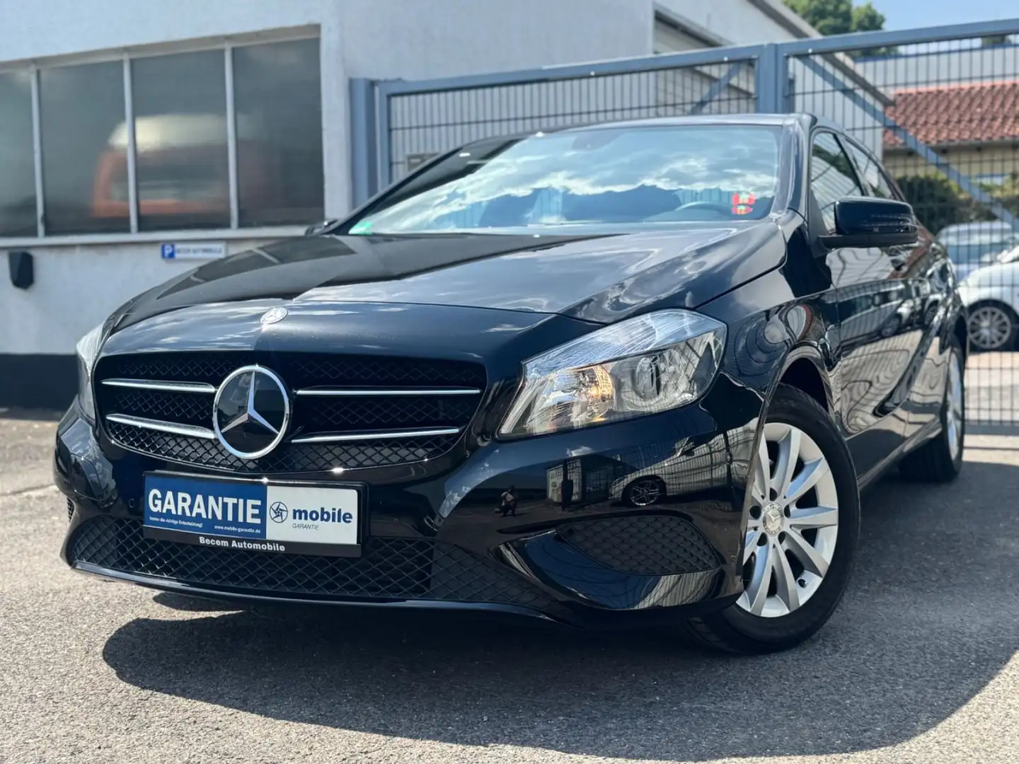 Mercedes-Benz A 180 *AUTOMATIK*8 FACH BEREIFT*1HAND*SCHECKHEFT Zwart - 2