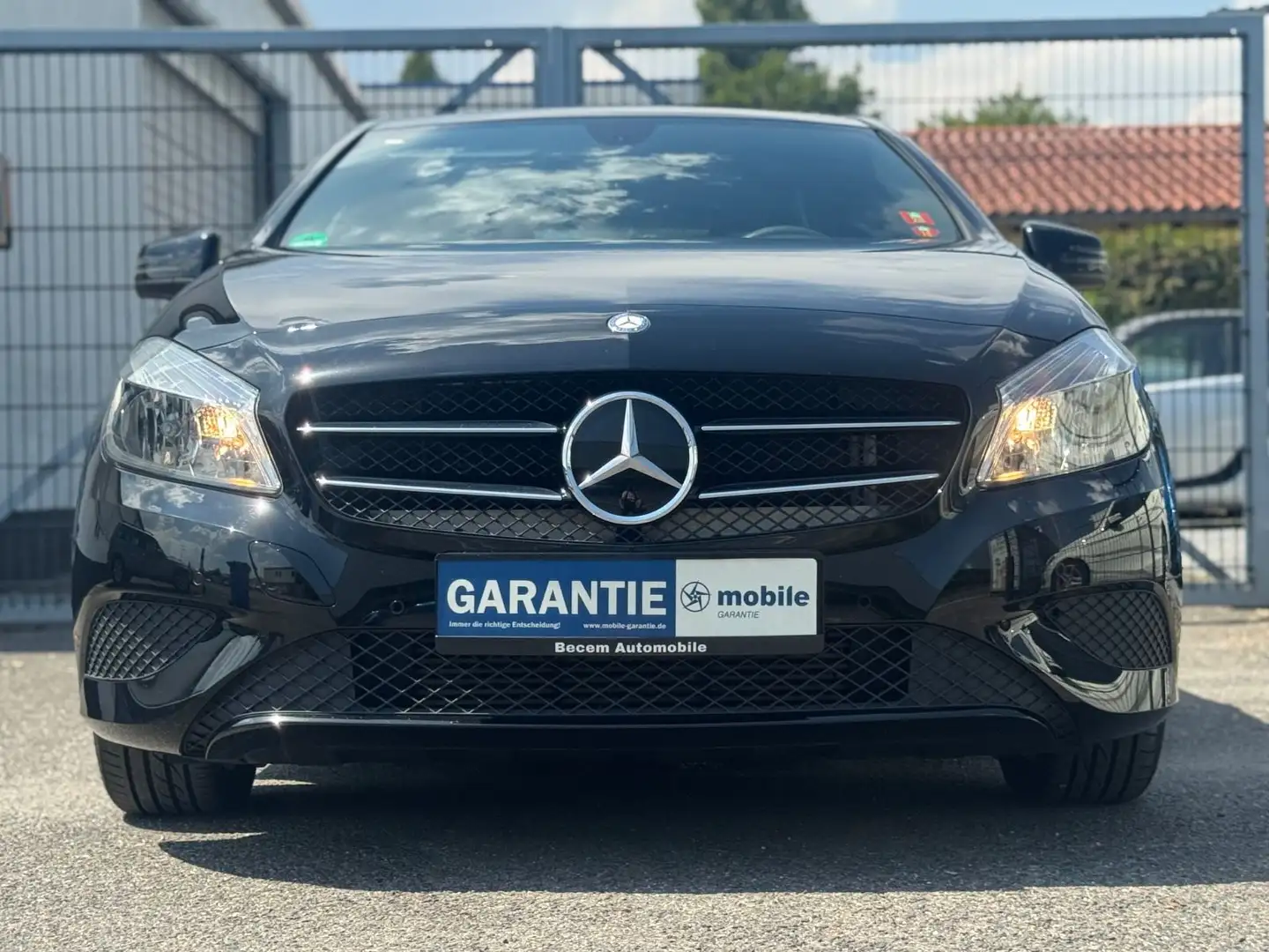 Mercedes-Benz A 180 *AUTOMATIK*8 FACH BEREIFT*1HAND*SCHECKHEFT Zwart - 1