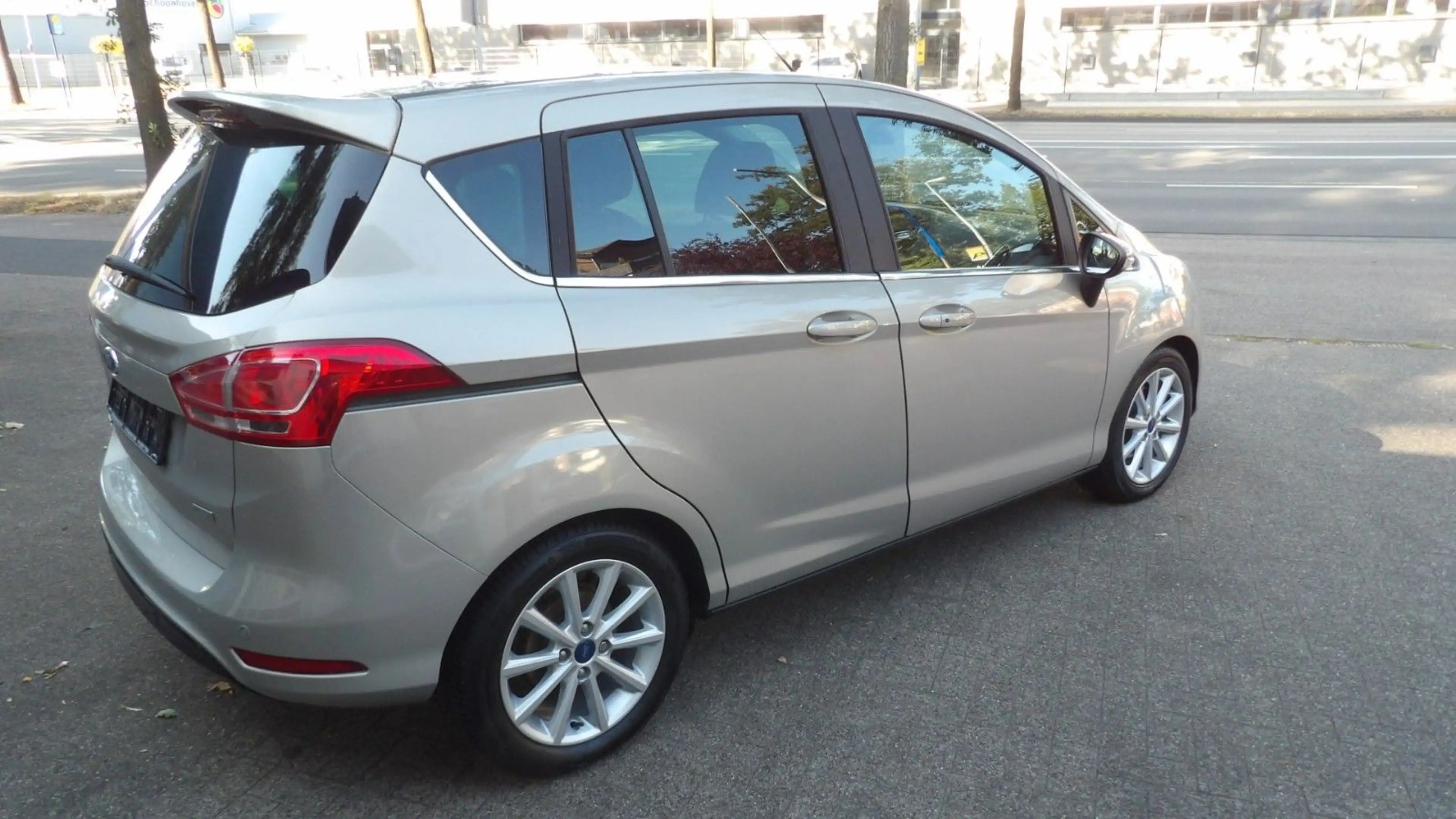 Ford B-Max B-MAX Titanium — photo 4