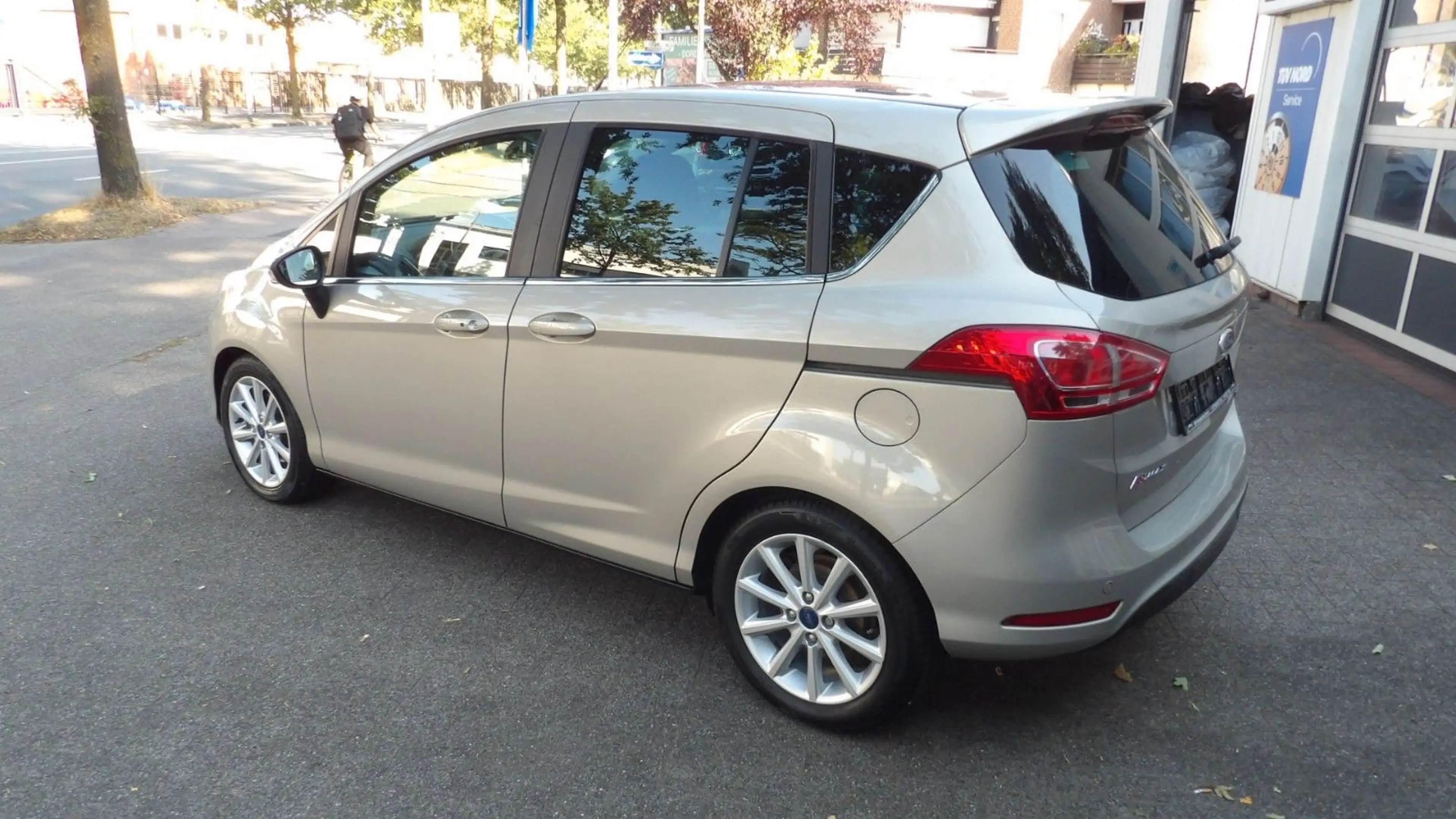 Ford B-Max B-MAX Titanium — photo 8