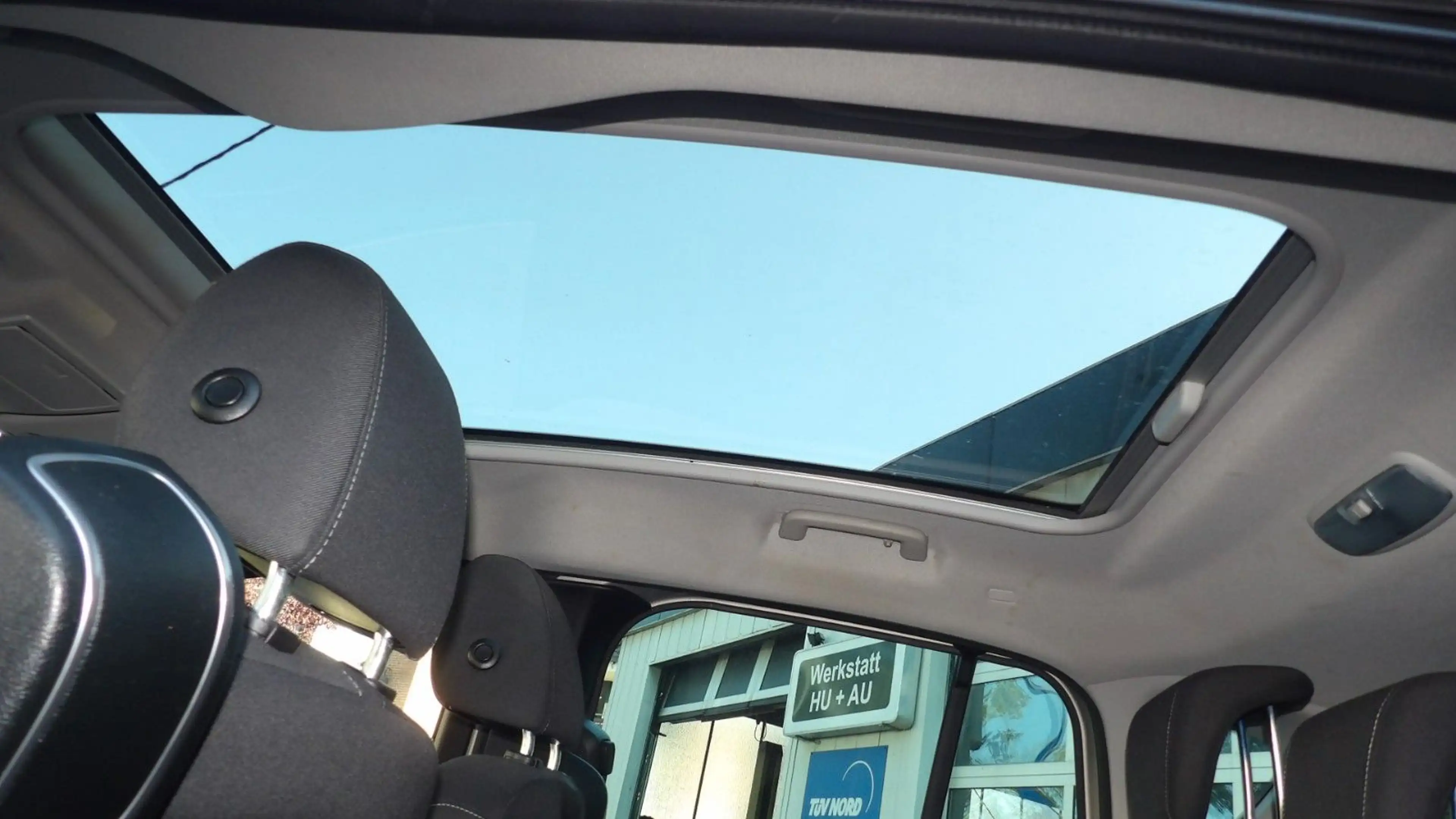 Ford B-Max B-MAX Titanium — photo 15