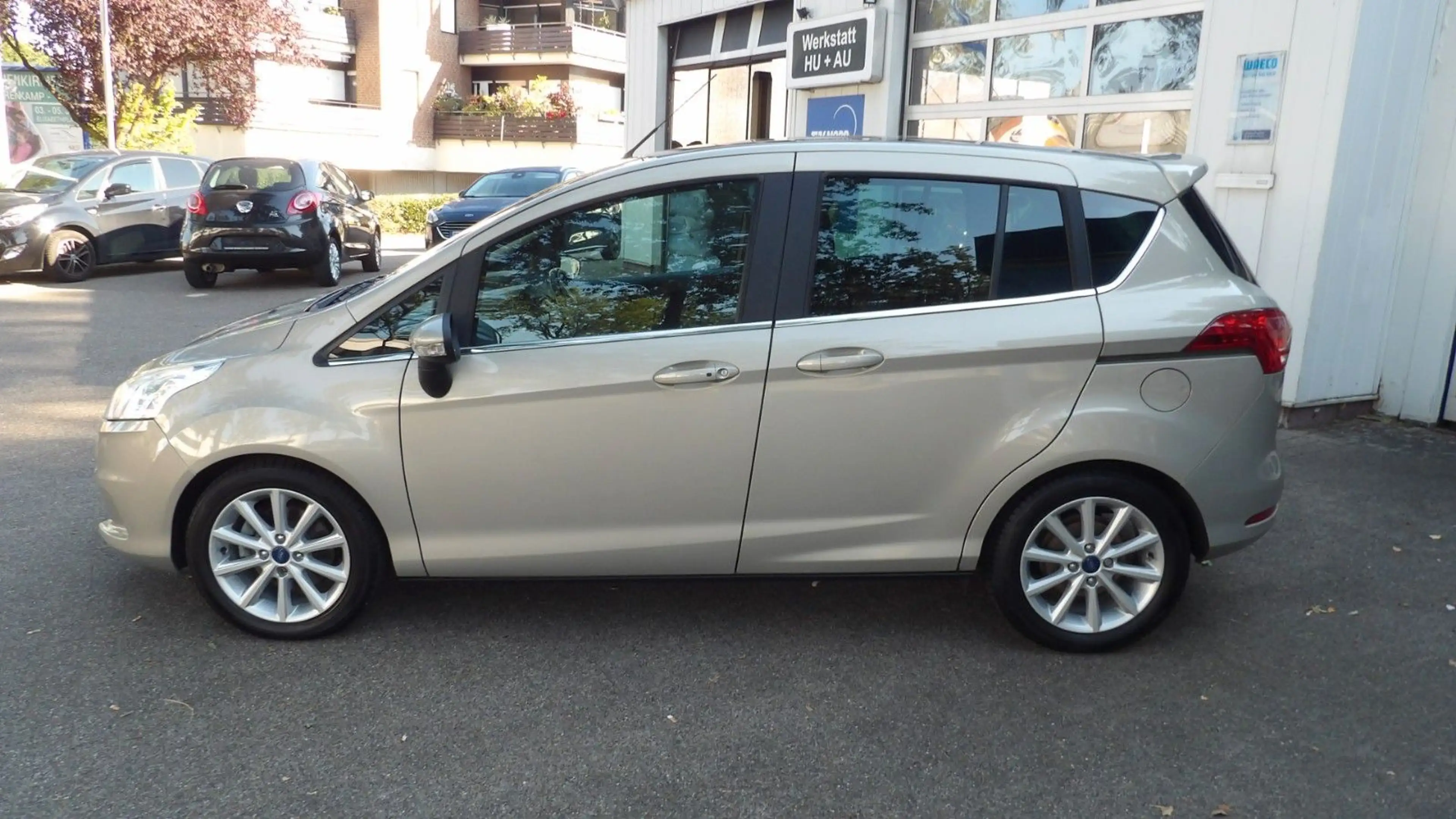 Ford B-Max B-MAX Titanium — photo 9