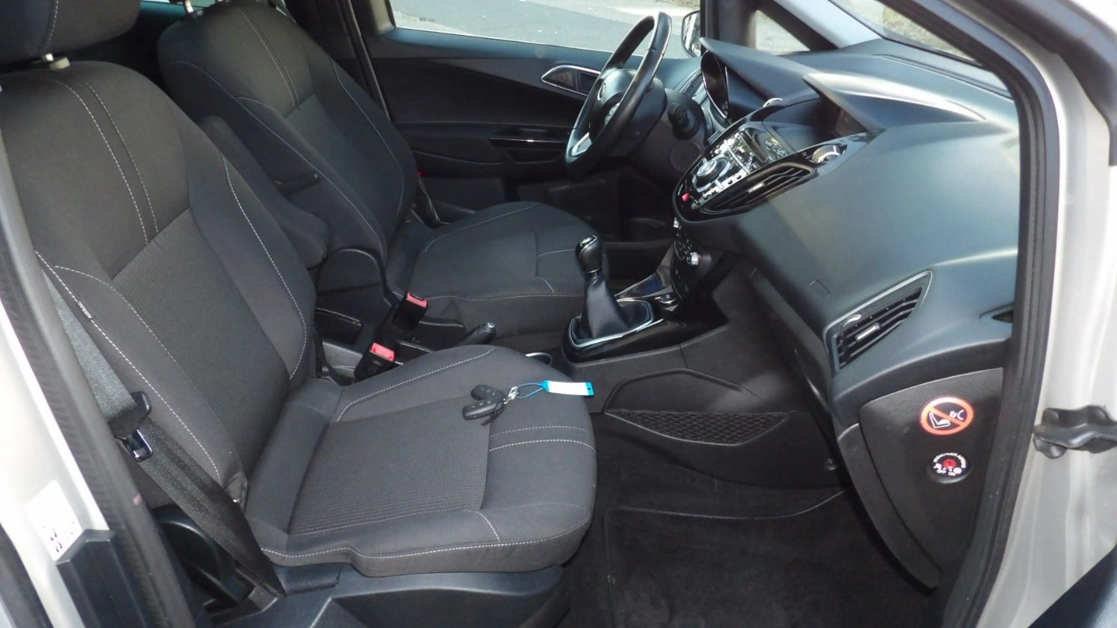Ford B-Max B-MAX Titanium — photo 11