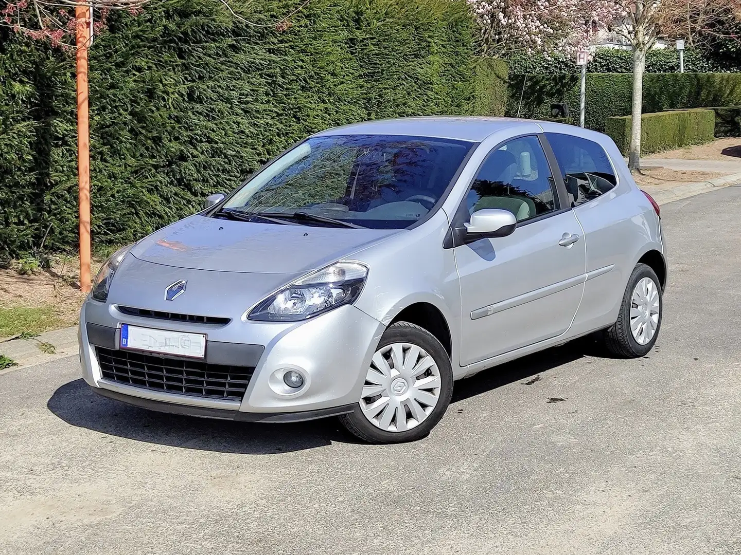Renault Clio 1.2 16V Campus Authentique - 1