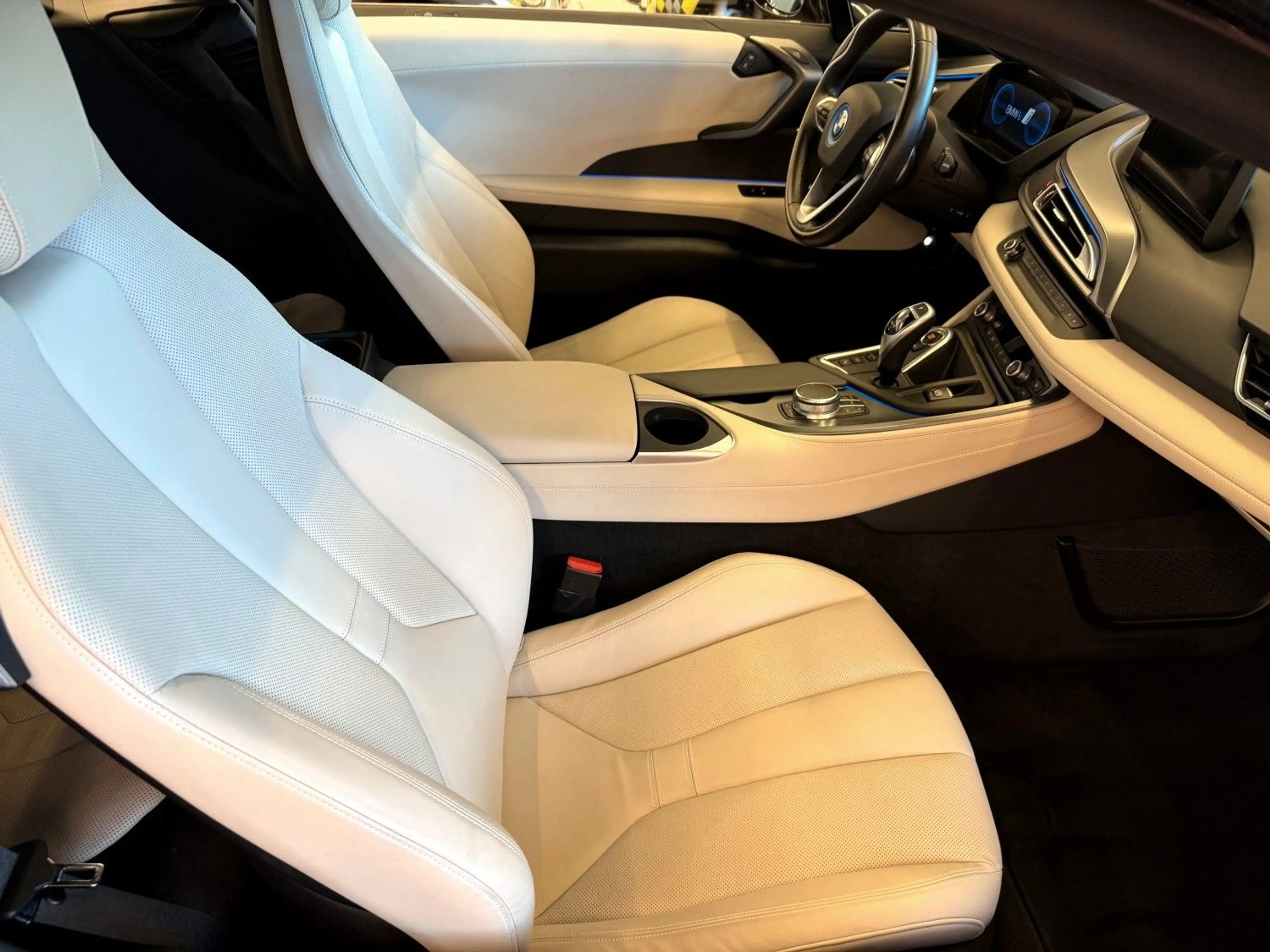 BMW i8 Coupe R Kam Design Carpo LED Brillant Lack — photo 10