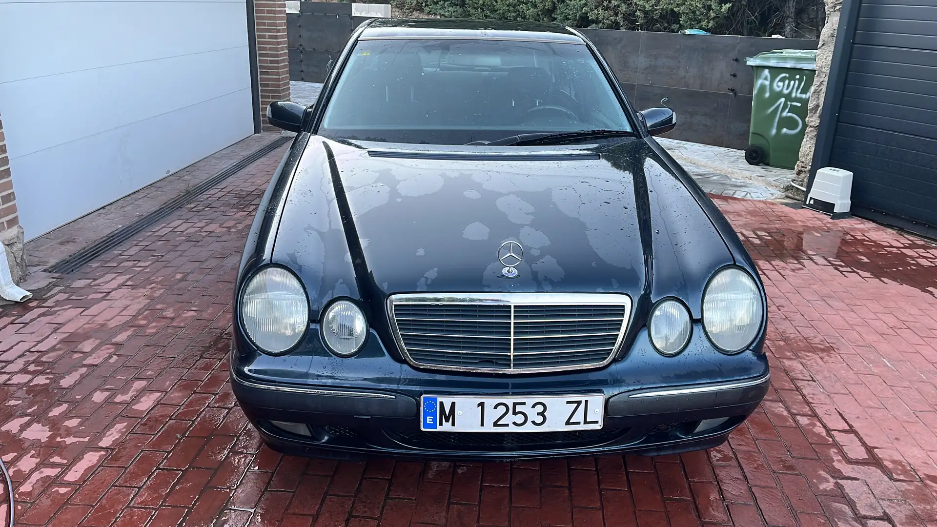 Mercedes-Benz E 280 V6 4Matic Elegance - 1