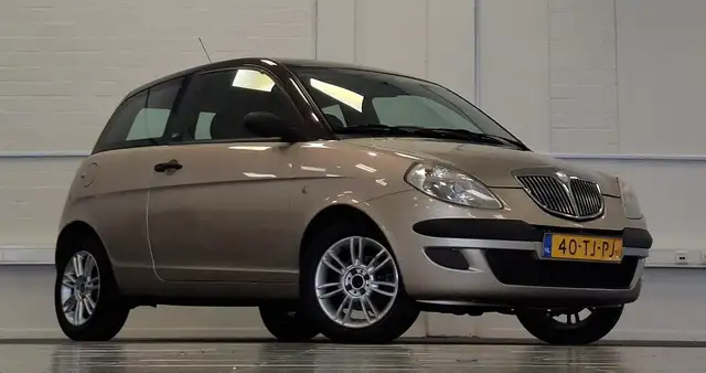 Lancia Ypsilon view 3