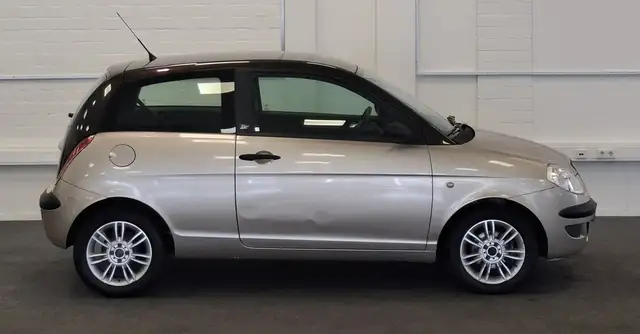 Lancia Ypsilon view 5