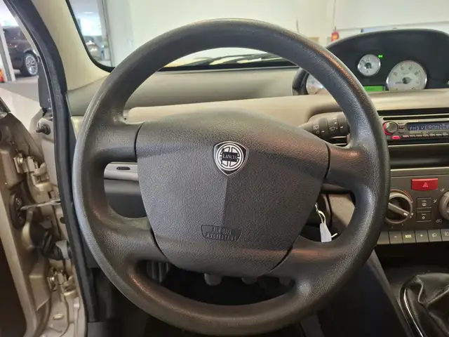 Lancia Ypsilon view 12