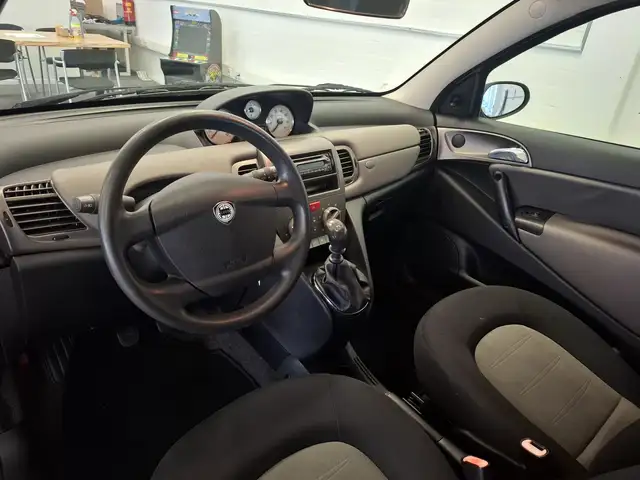 Lancia Ypsilon view 8