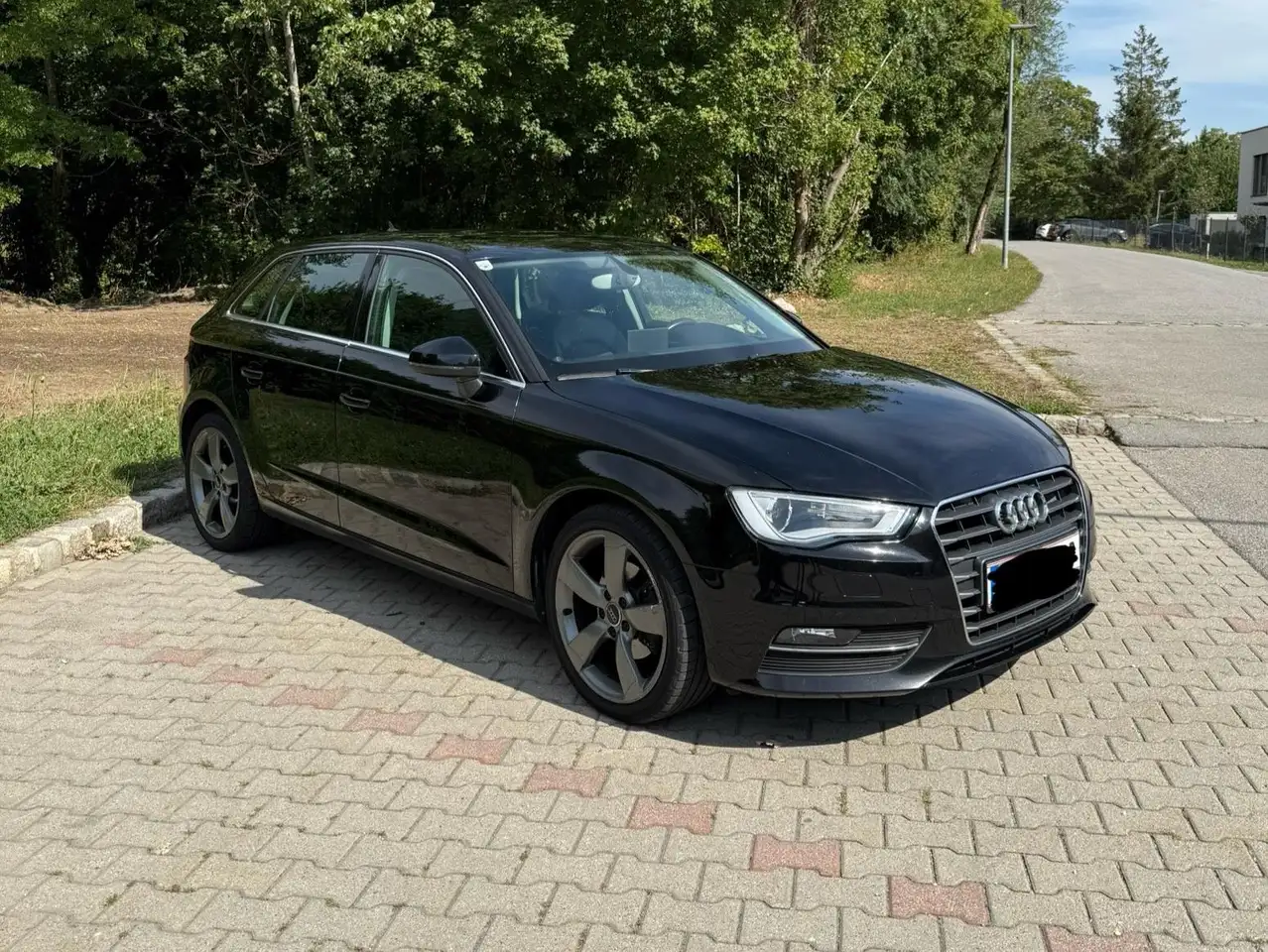 Audi A3 Audi A3 Sportback 1.6 TDI Limousine — photo 1 of 6