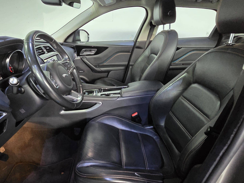 Jaguar F-Pace 2,0 T Prestige AWD, Pano, Meridian, AHK, Leder — photo 14