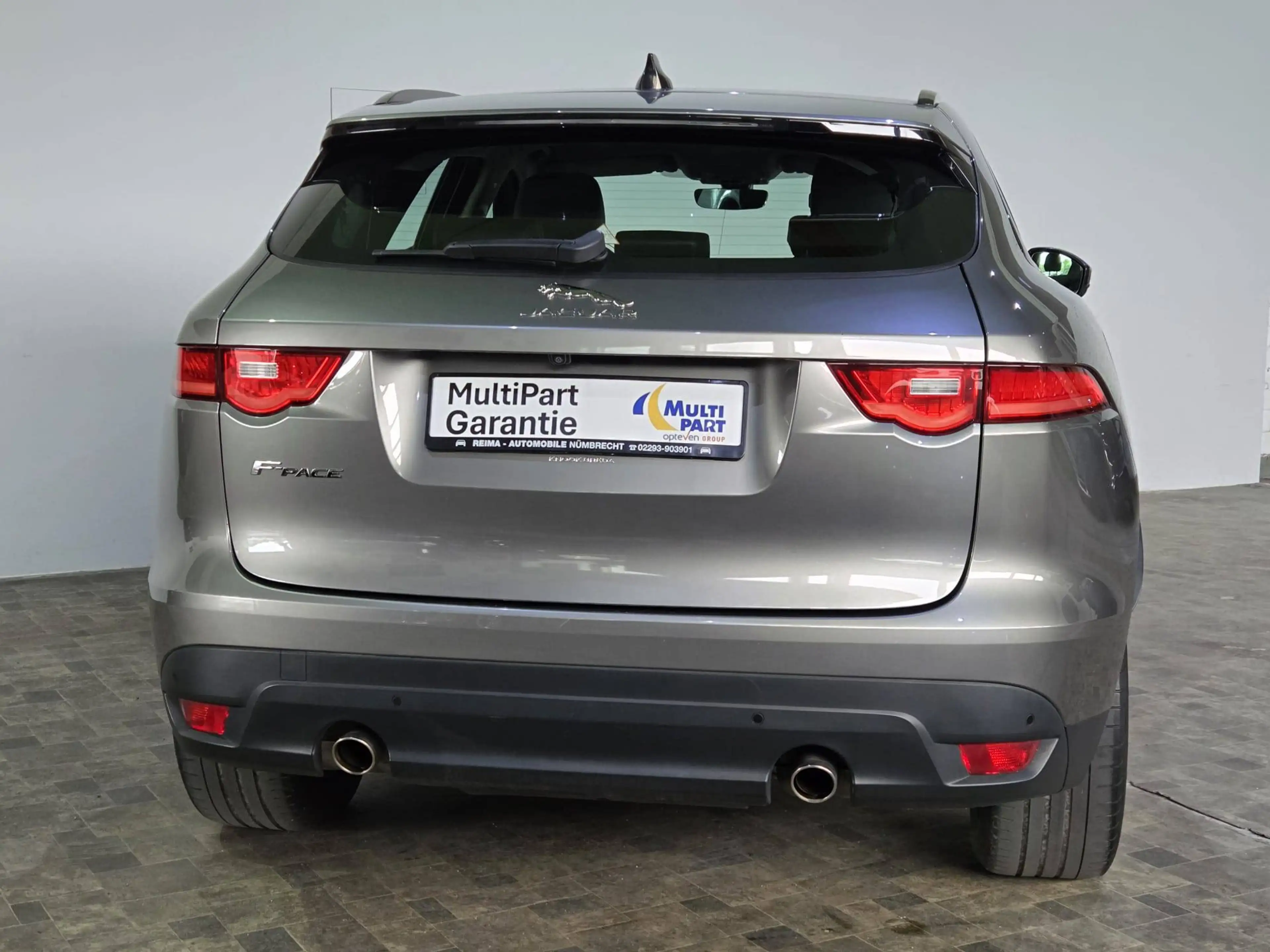 Jaguar F-Pace 2,0 T Prestige AWD, Pano, Meridian, AHK, Leder — photo 10