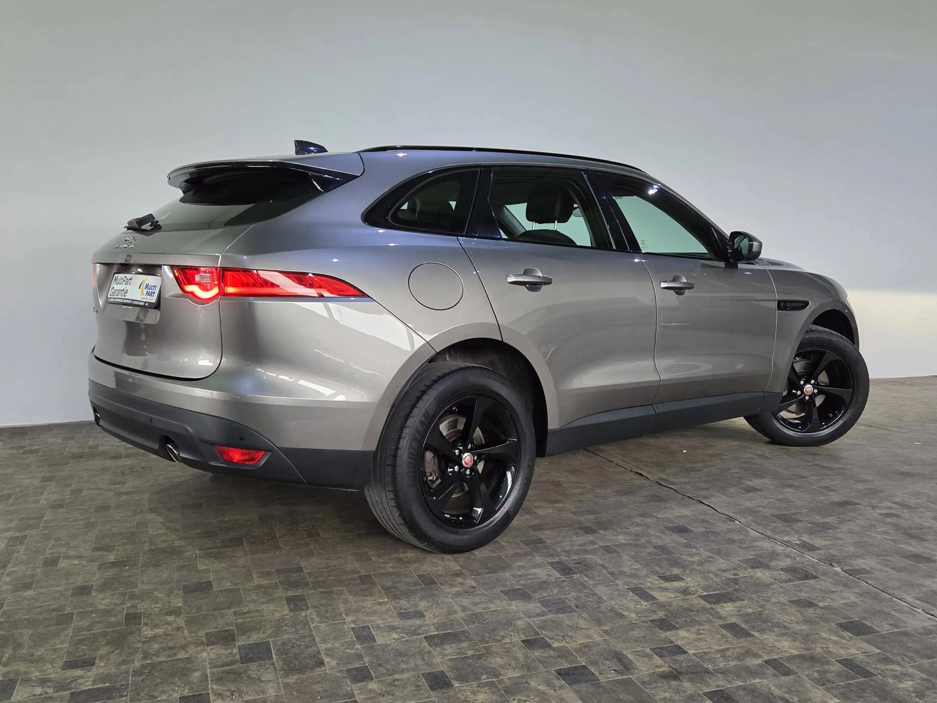 Jaguar F-Pace 2,0 T Prestige AWD, Pano, Meridian, AHK, Leder — photo 7
