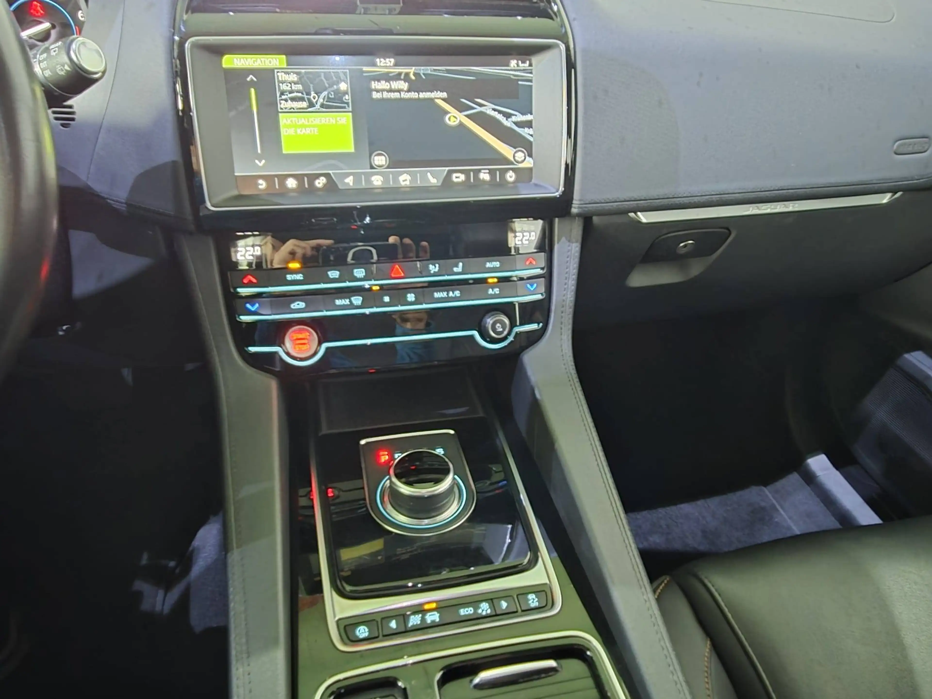 Jaguar F-Pace 2,0 T Prestige AWD, Pano, Meridian, AHK, Leder — photo 13