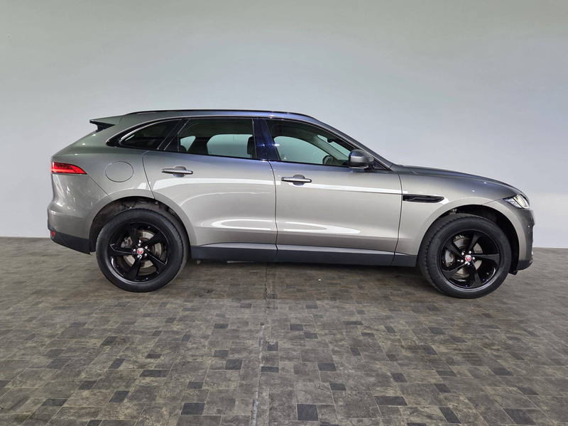 Jaguar F-Pace 2,0 T Prestige AWD, Pano, Meridian, AHK, Leder