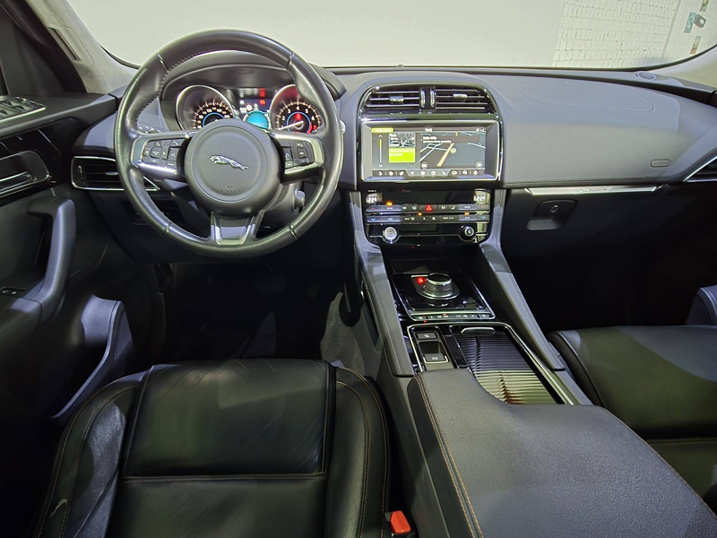Jaguar F-Pace 2,0 T Prestige AWD, Pano, Meridian, AHK, Leder — photo 11