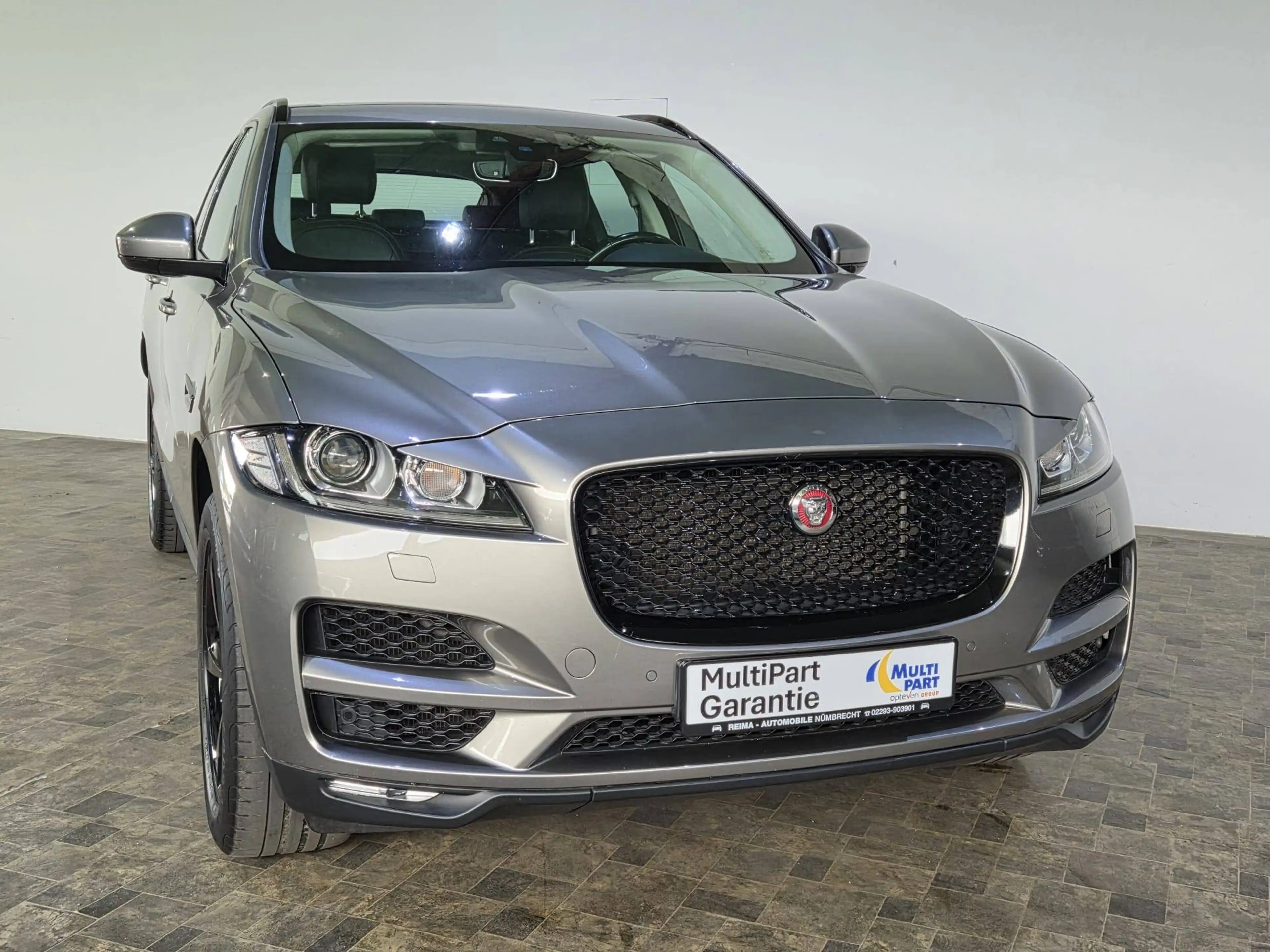 Jaguar F-Pace 2,0 T Prestige AWD, Pano, Meridian, AHK, Leder — photo 3