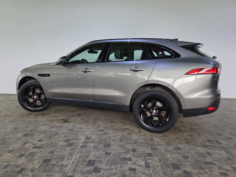 Jaguar F-Pace 2,0 T Prestige AWD, Pano, Meridian, AHK, Leder — photo 9