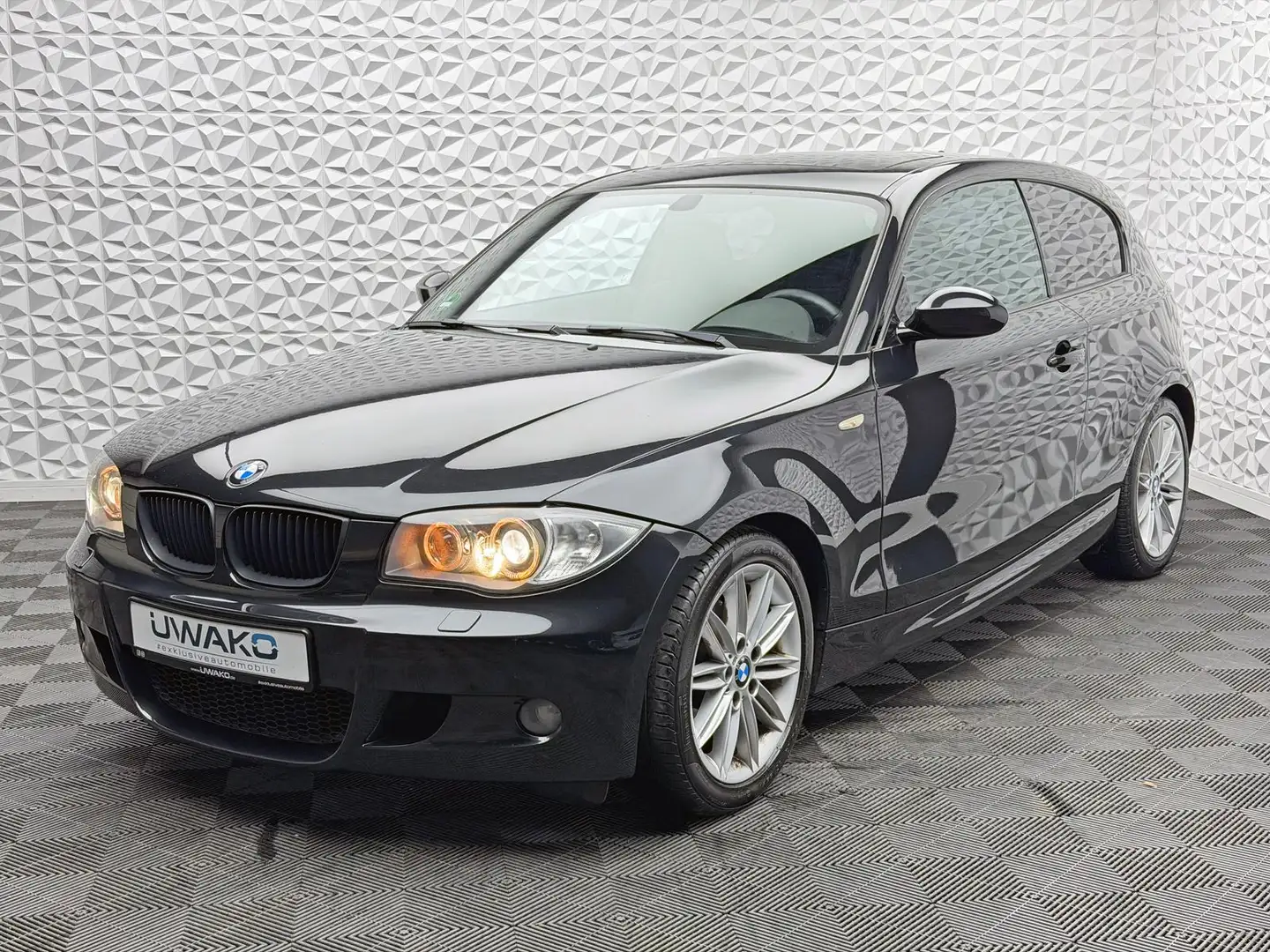 BMW 118 i M-PAKET/PDC/PANO/KLIMA/SCHECKHEFT/XENON/TFL Noir - 2