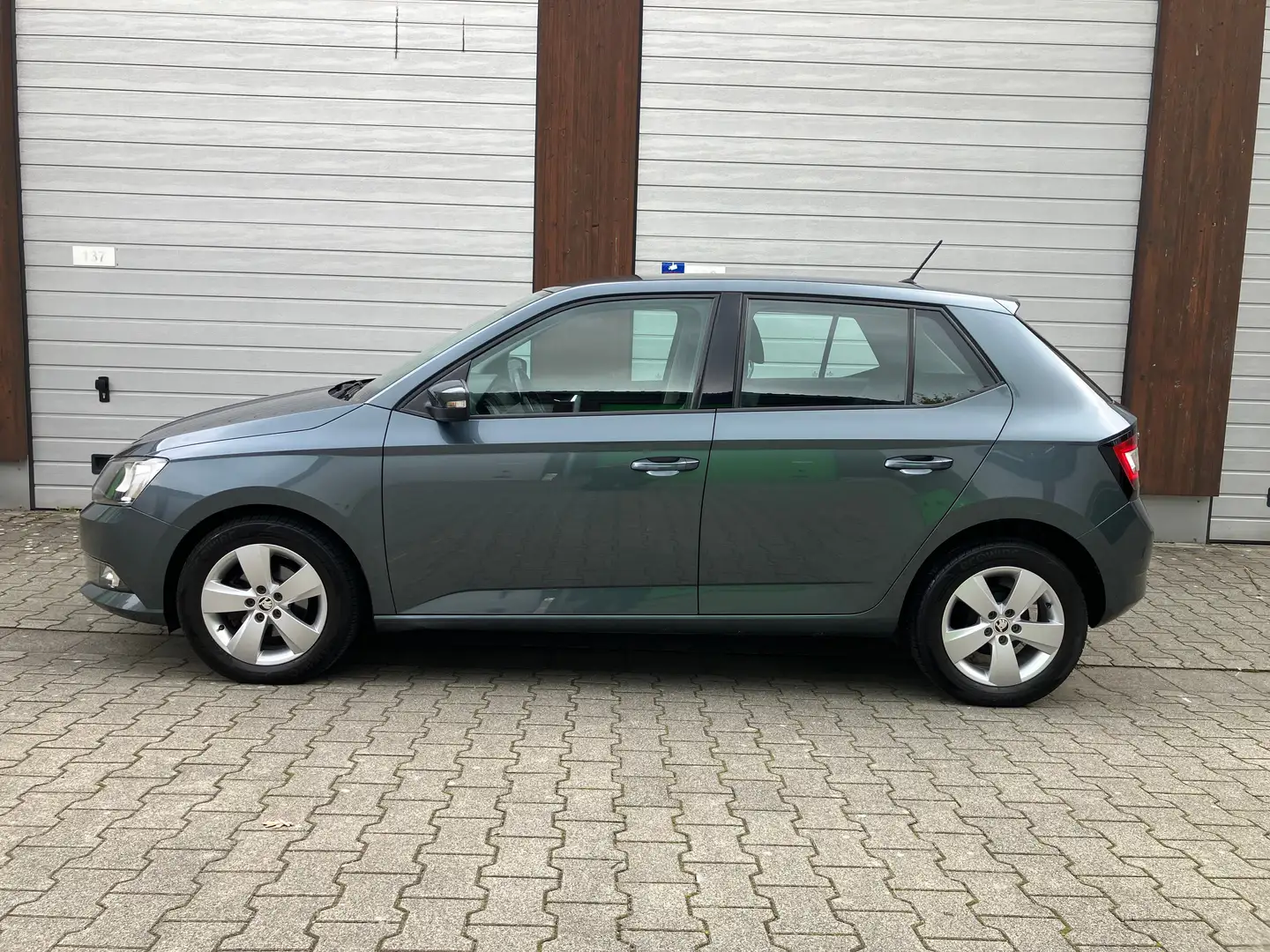 Skoda Fabia Ambition *MOD.2017*KLIMA*SITZHEIZUNG*PDC*ALU* Grau - 2