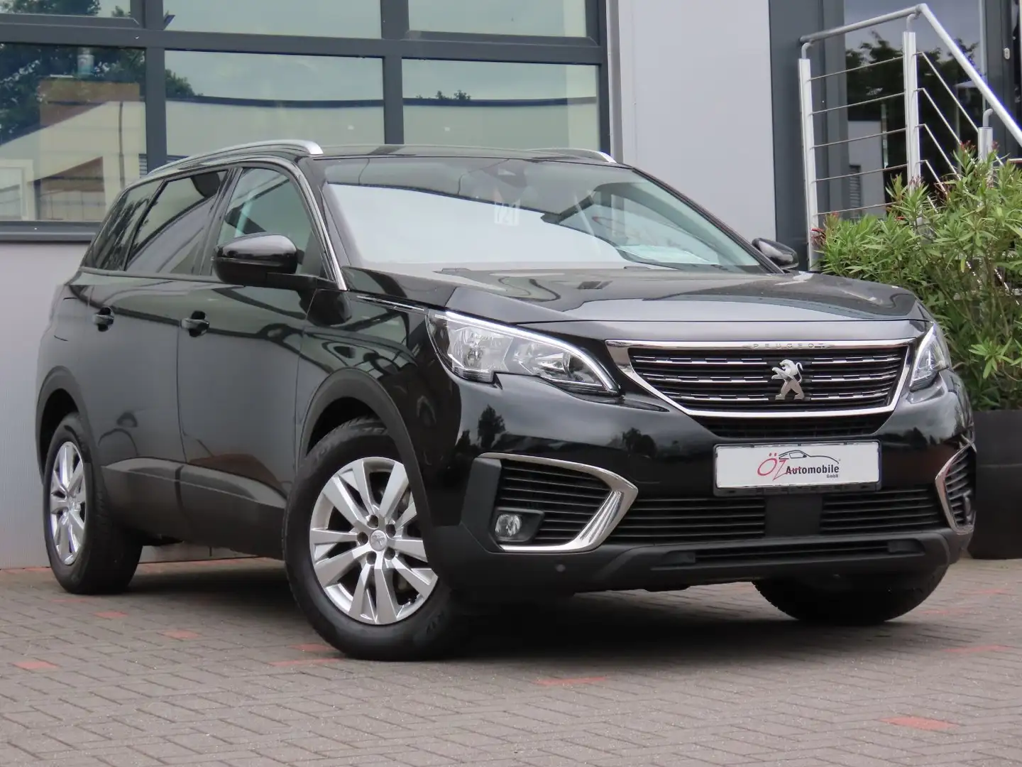Peugeot 5008 PureTech 130 EAT8 7-Sitzer Fekete - 2