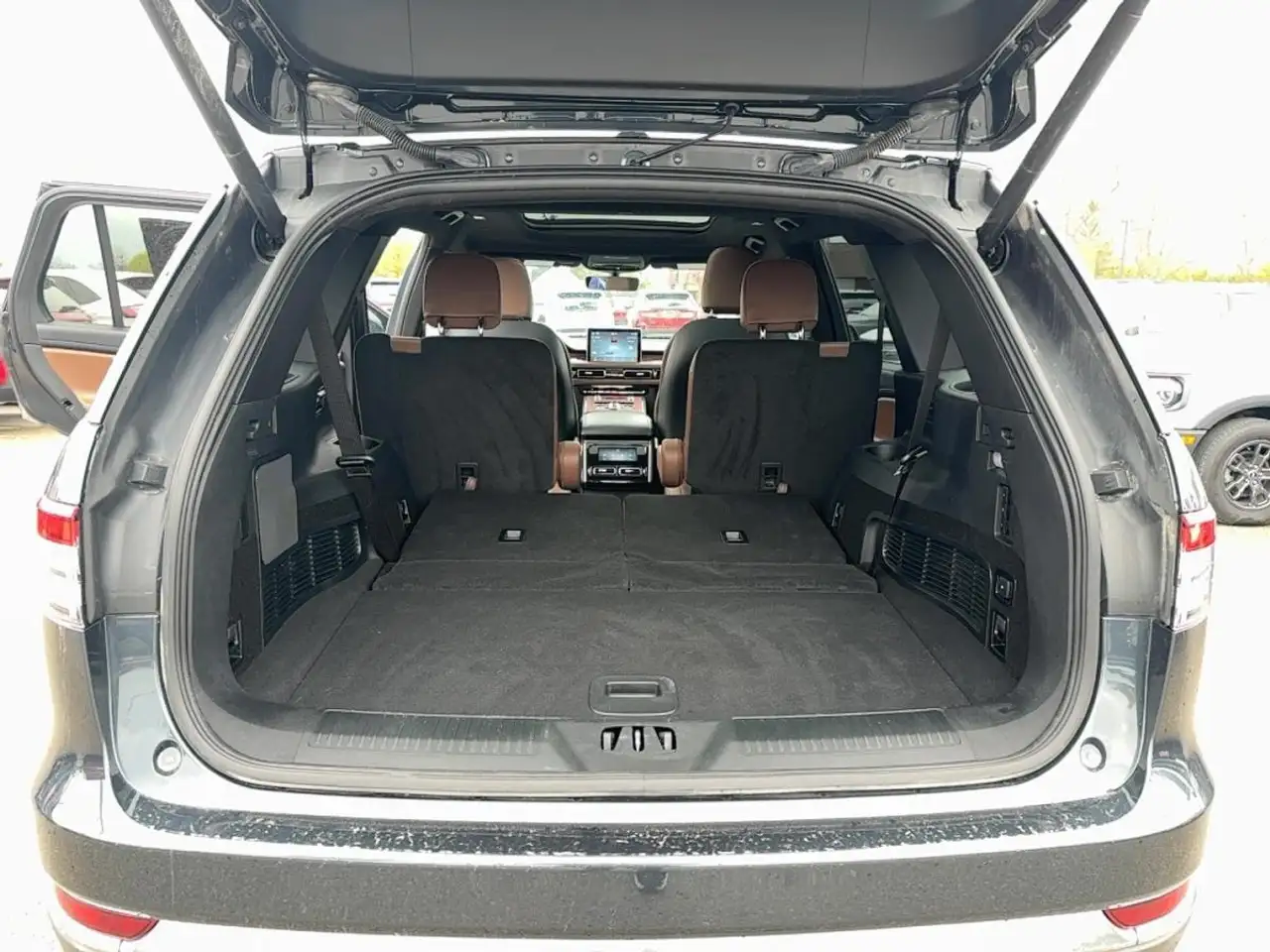 Lincoln Aviator снимка Lincoln Aviator
