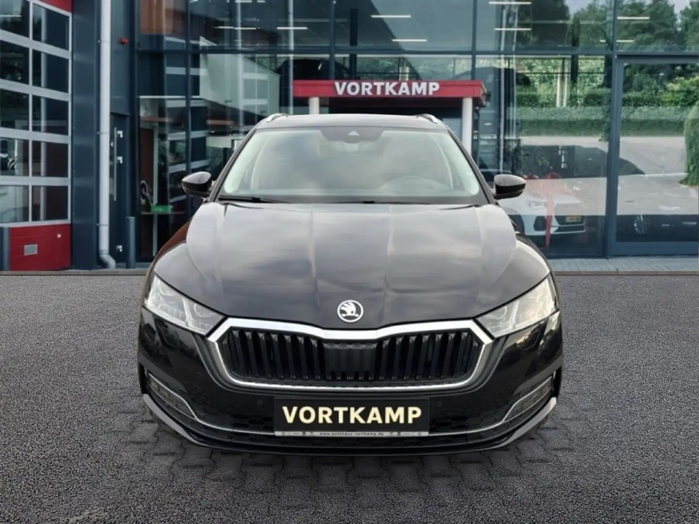 Skoda Octavia 1.4 TSI DSG STYLE iV PANO.DAK/NAVI/CC/STOELVERW.+M Zwart - 2