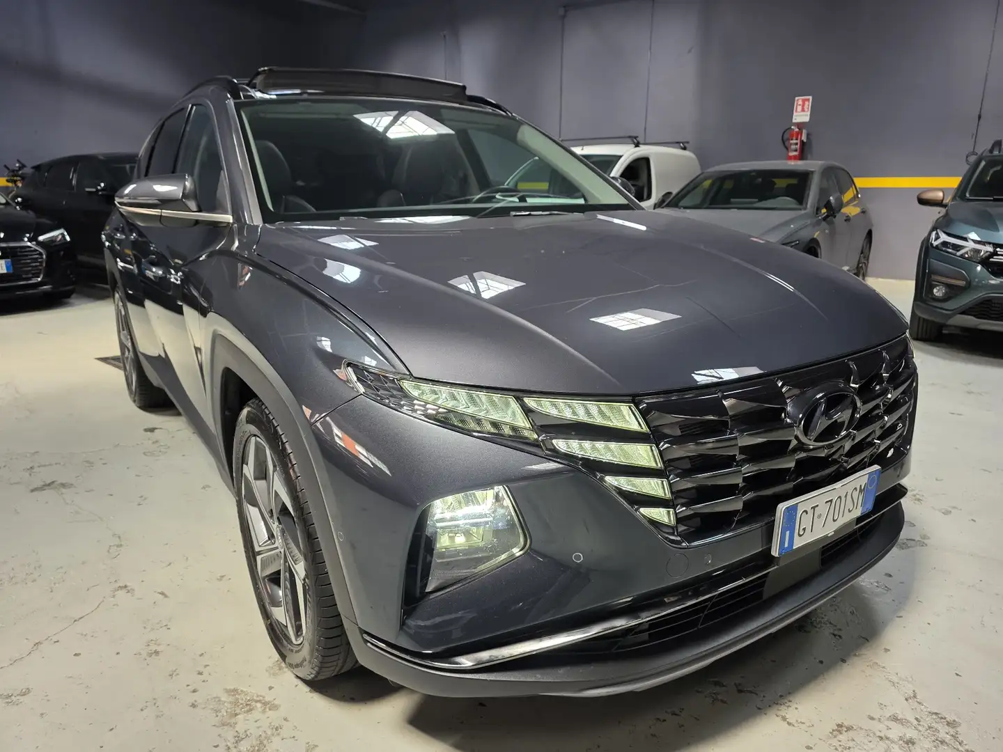 Hyundai TUCSON 1.6 PHEV EXELLENCE 4WD IBRIDA TETTO PELLE TOTALE Grau - 2